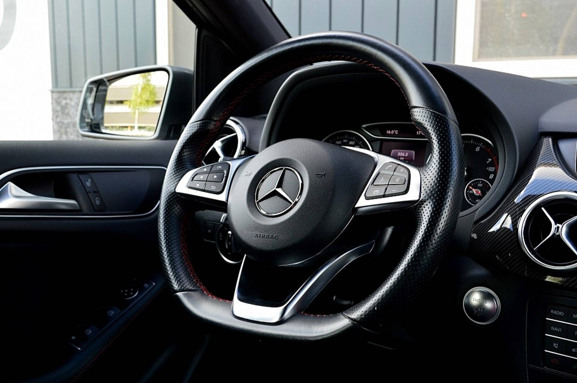 Mercedes-Benz B-Klasse 180 Ambition Rijklaarprijs-Garantie Navigatie Leder/Alcantara Interieur 18 Inch Airco xenon - 35/37