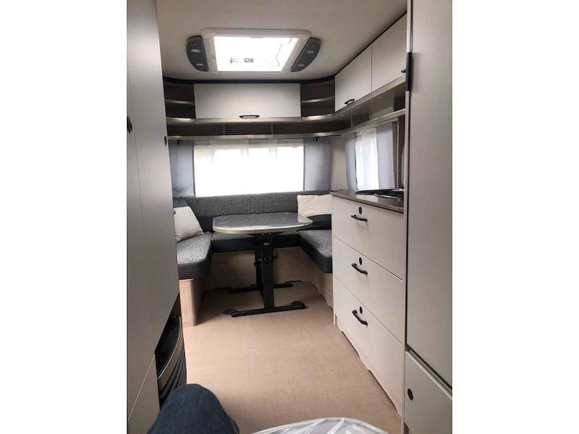 Bürstner Premio SkyLine 460 TS 7.450,00 euro voordeel - 4/12