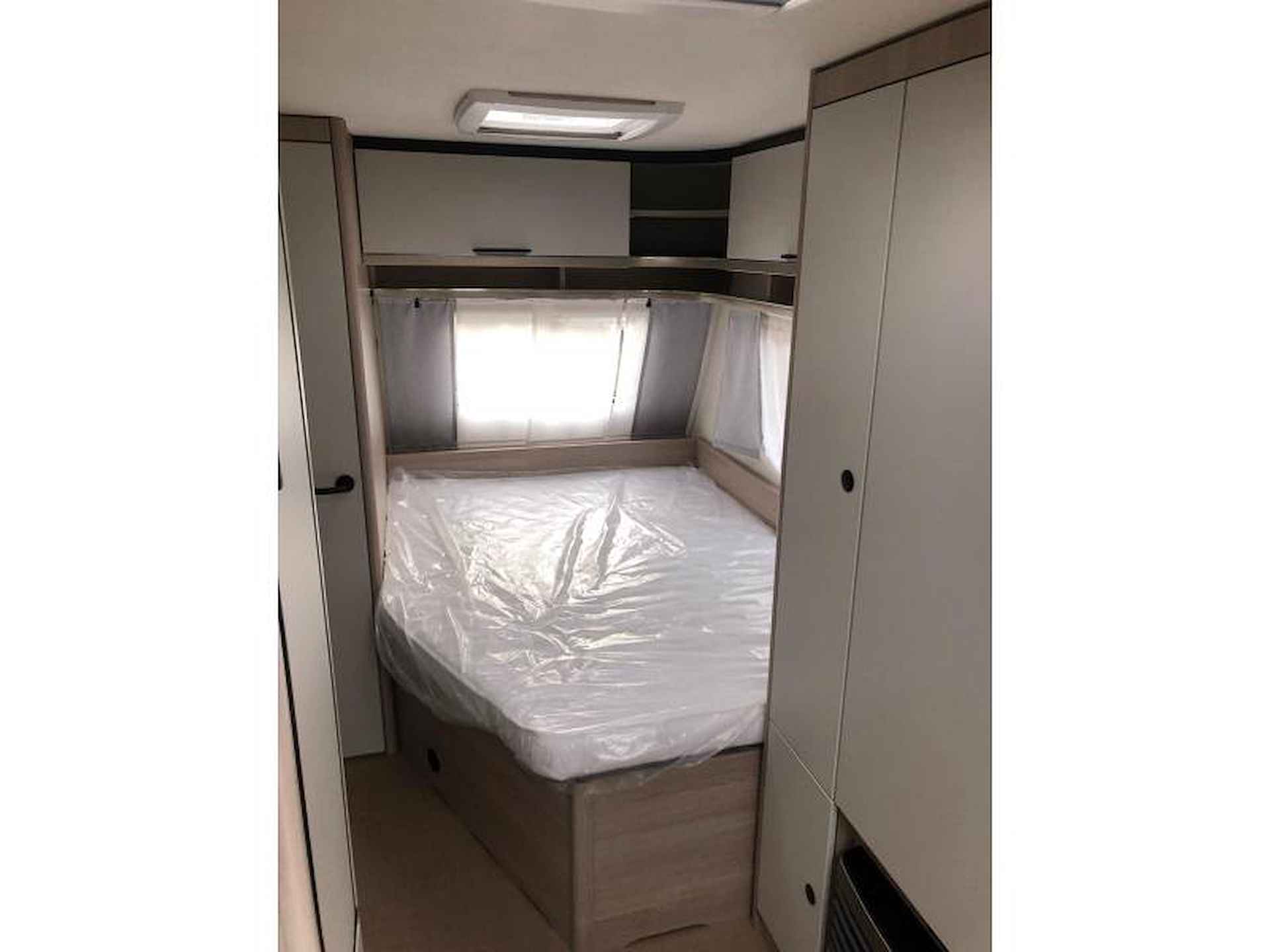 Bürstner Premio SkyLine 460 TS 7.450,00 euro voordeel - 7/12