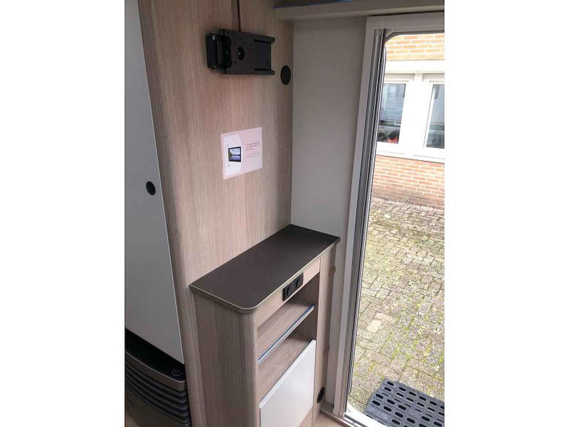 Bürstner Premio SkyLine 460 TS 7.450,00 euro voordeel - 11/12