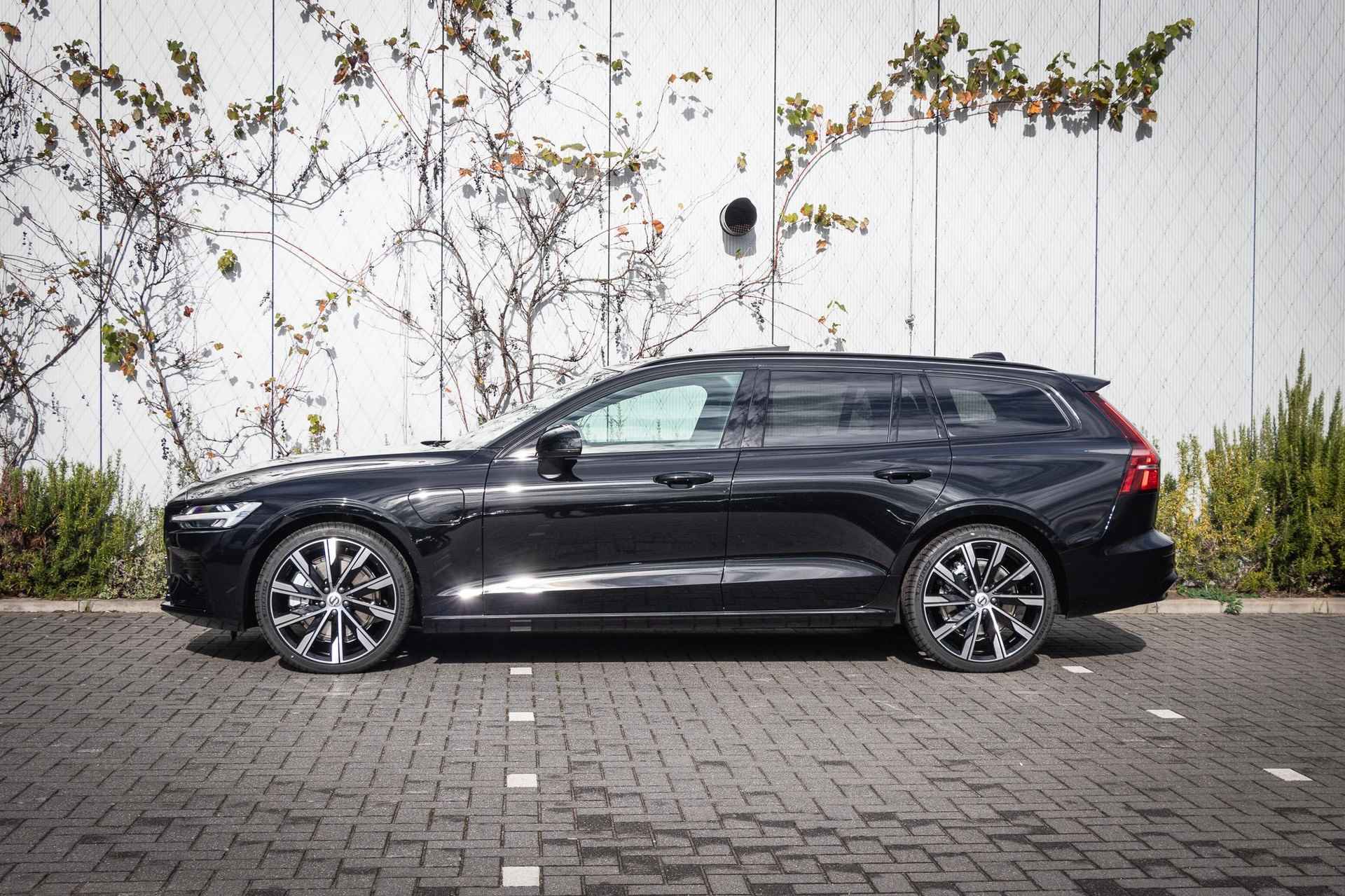 Volvo V60 T6 AWD Plug-in Hybrid Plus Dark  | Harman Kardon audio | Schuif-/kanteldak | Sportstoelen | Adaptieve Cruise Control - 5/26