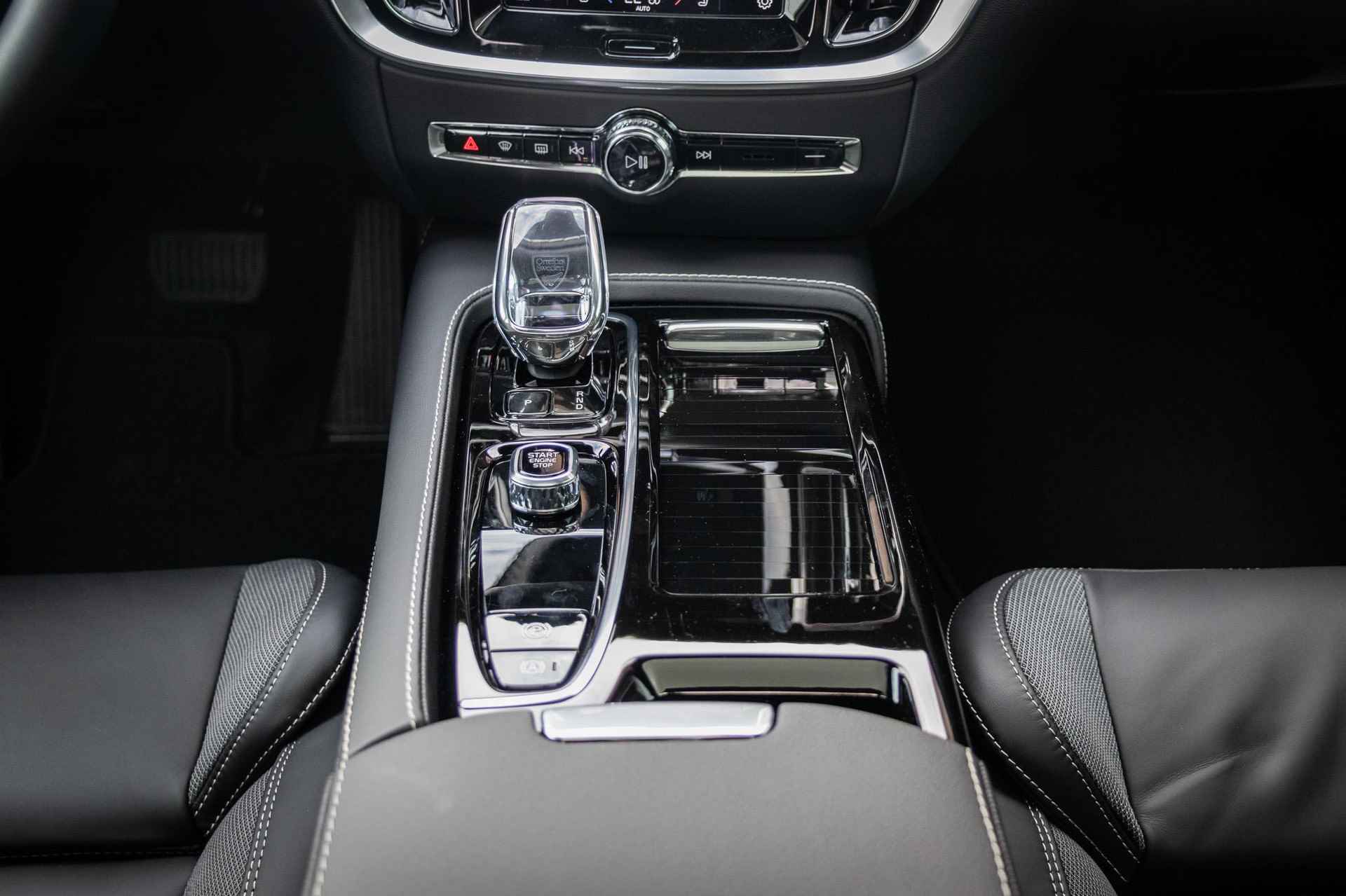 Volvo V60 T6 AWD Plug-in Hybrid Plus Dark  | Harman Kardon audio | Schuif-/kanteldak | Sportstoelen | Adaptieve Cruise Control - 22/26