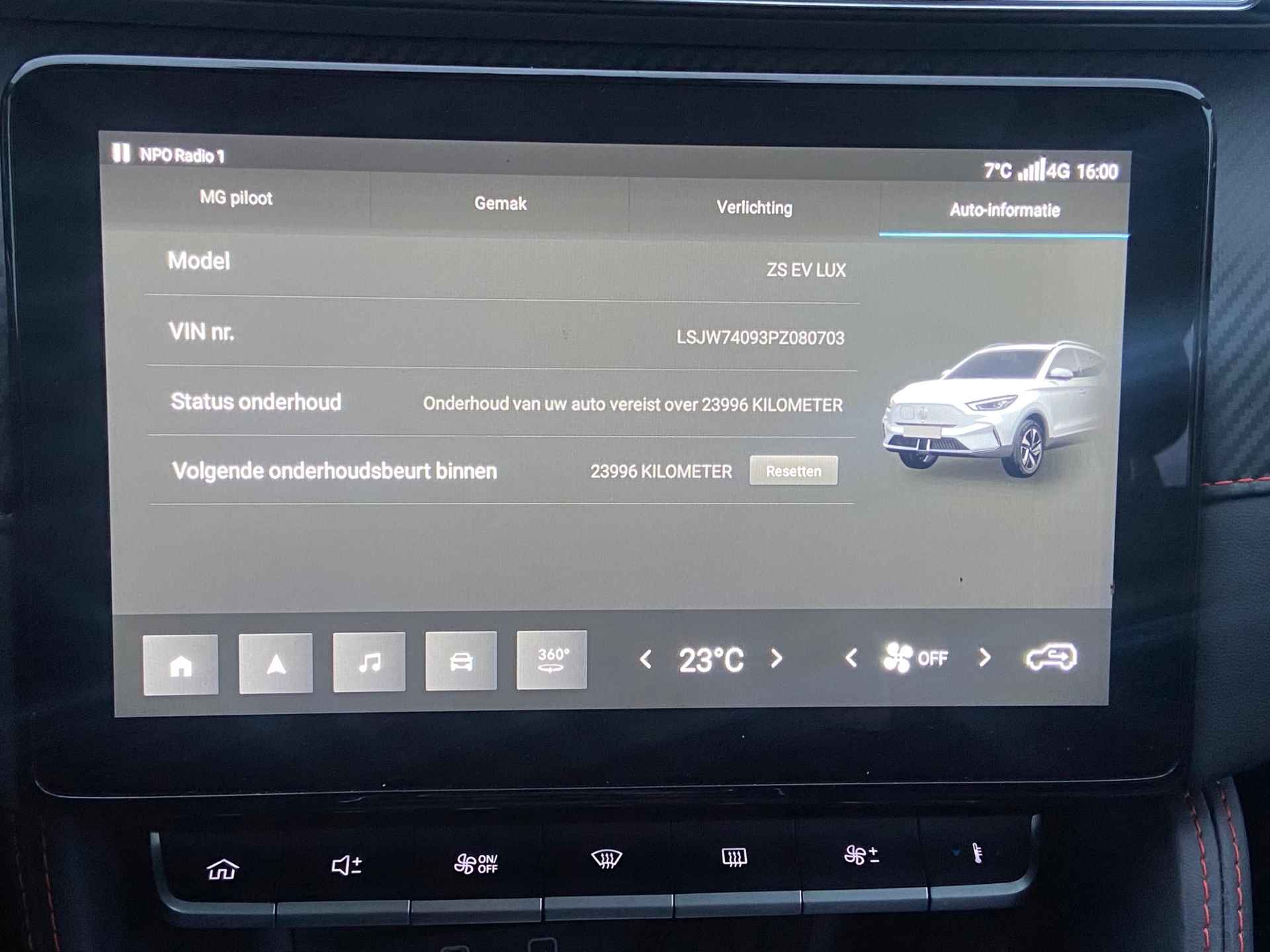 MG ZS EV Standard Range Luxury 50 kWh VAN 26.900 VOOR 22.877 EINDEJAARSVOORDEEL 4.023| ELEK. STOEL | MG GARANTIE T/M 9-2030 - 31/33