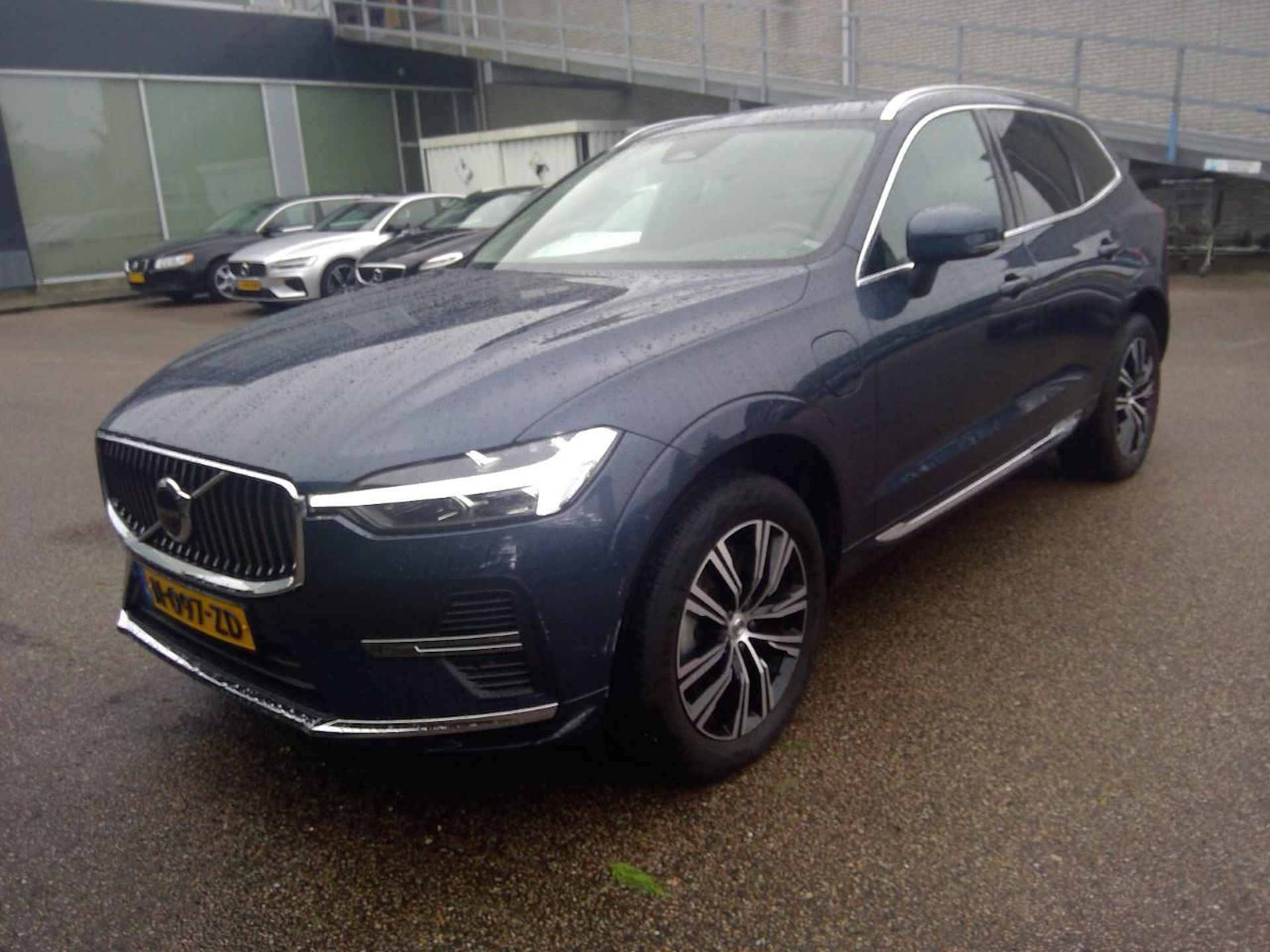 Volvo XC60 T8 390PK AWD Inscription | Trekhaak | Power Seats | Standkachel | Google | Adapt LED | Leder dash | HK Audio - 2/4