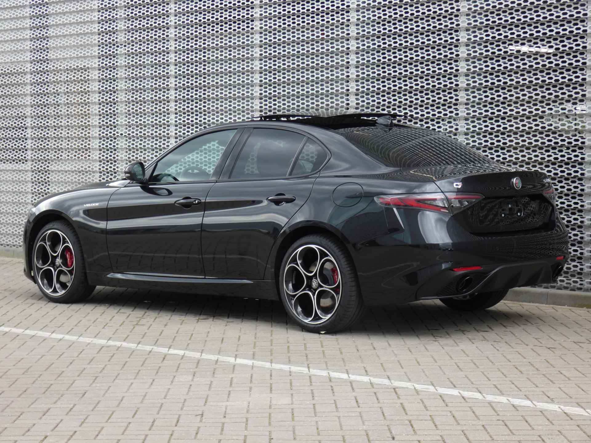 Alfa Romeo Giulia 2.0T 280PK AWD Veloce ! Full Option | Panorama dak | Harman Kardon ! - 5/35