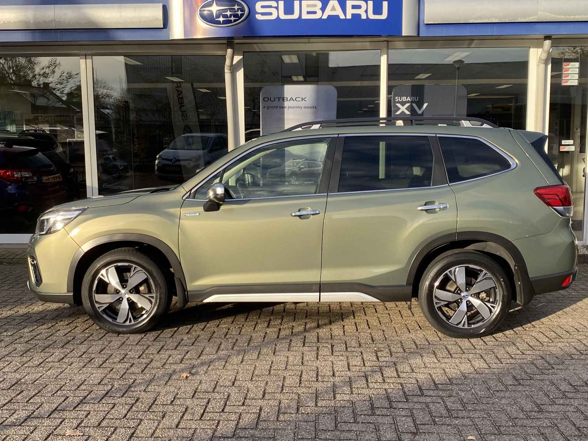 Subaru Forester 2.0i e-BOXER First Edition | Adaptieve Cruise Control | Stuurwielverwarming | Navigatie | Stoelverwarming voor + achter | Panoramadak | Afneembare trekhaak | - 4/47