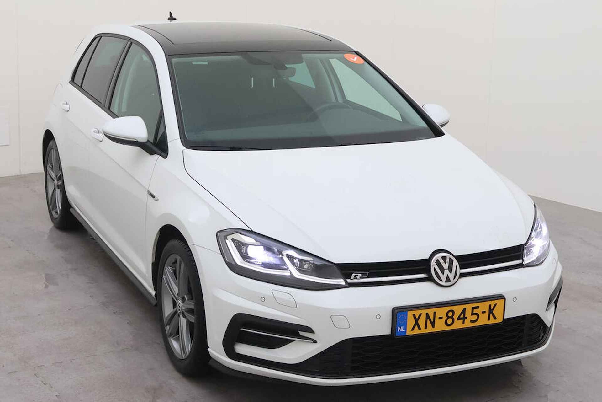 Volkswagen Golf 1.0 TSI Comfortline Business / Pano / Digitaal dashboard / Navigatie / R-line exterieur / Parkeersensoren ** - 7/12