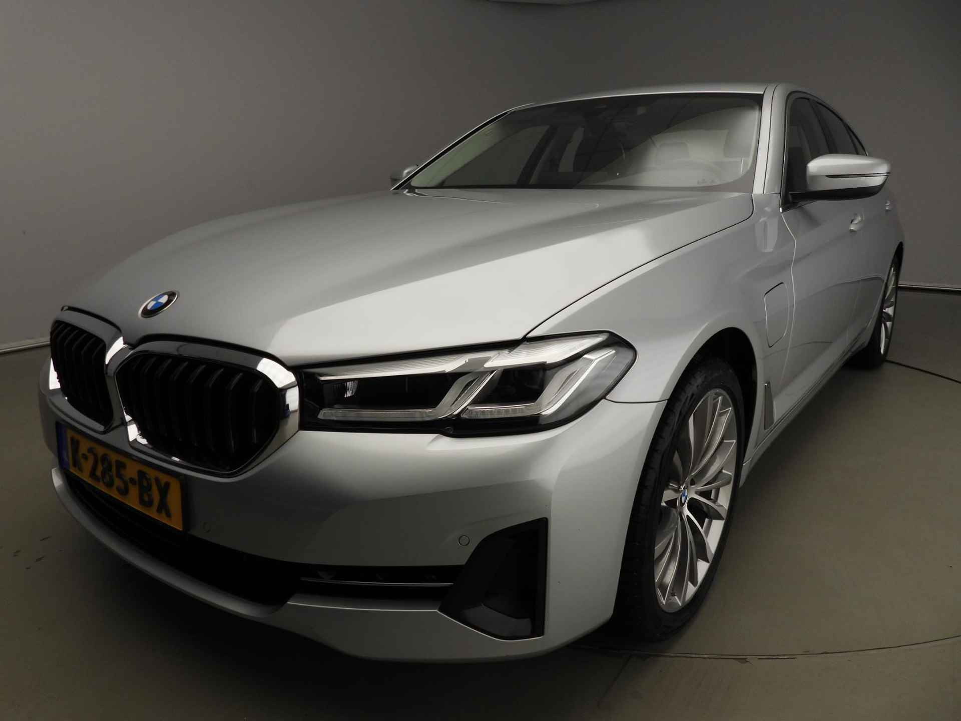 BMW 5 Serie Sedan 530e | LCI model!! | LED | Leder | Navigatie | Comfortzetels | Stoelverwarming |  Chrome line | DAB | Alu 19 inch - 37/39