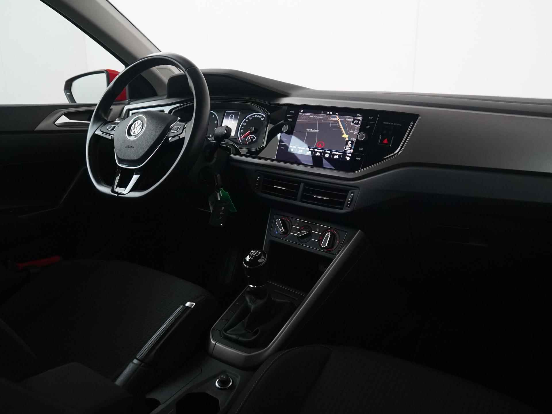 Volkswagen Polo 1.0 TSI Comfortline | Trekhaak | Cruise control adaptief | Apple/Android Carplay | Navigatie | Zondag Open! - 2/31