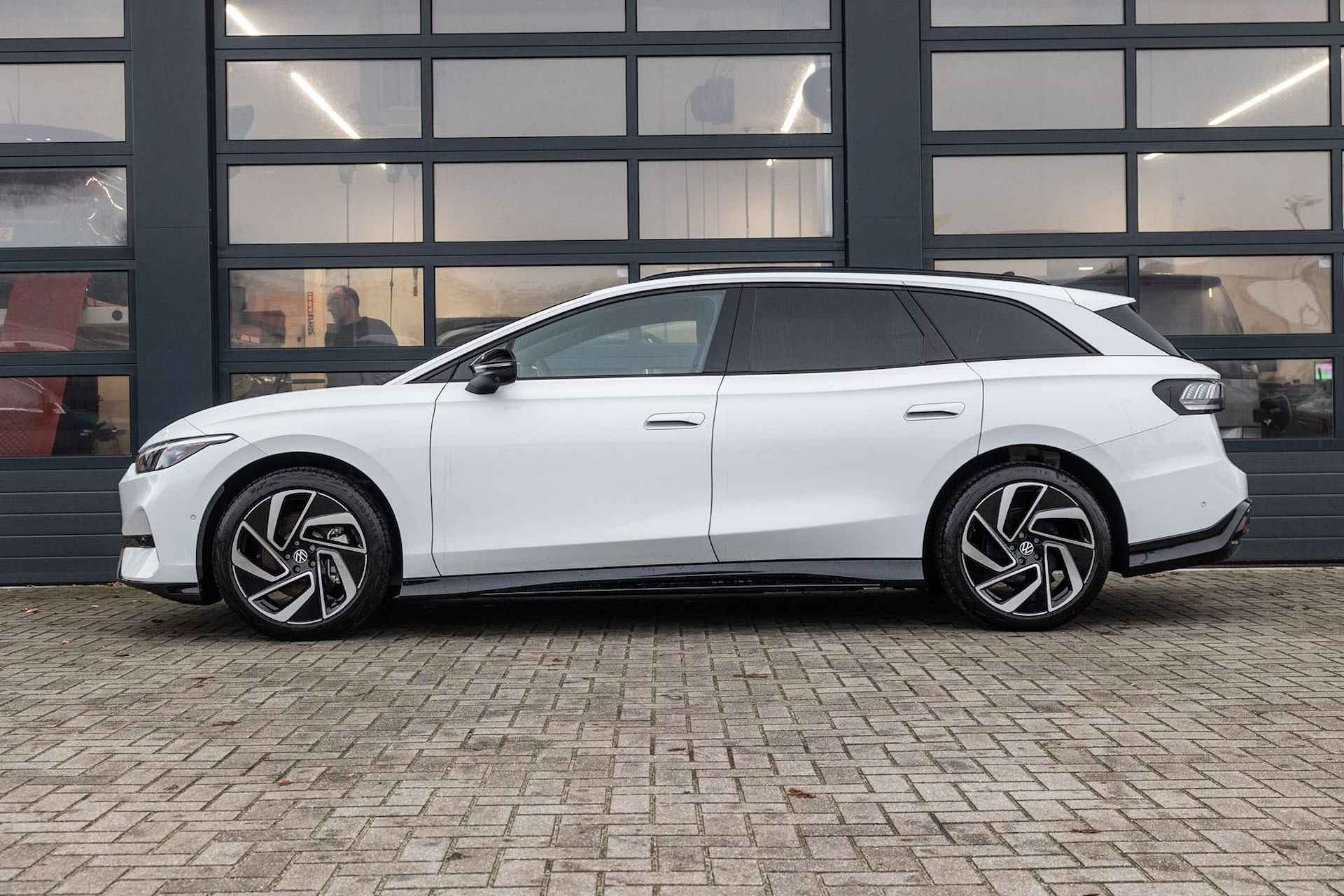 Volkswagen ID.7 Tourer Pro Business 286pk 77 kWh | 360 Camera | Interieur Pakket Plus - 13/54