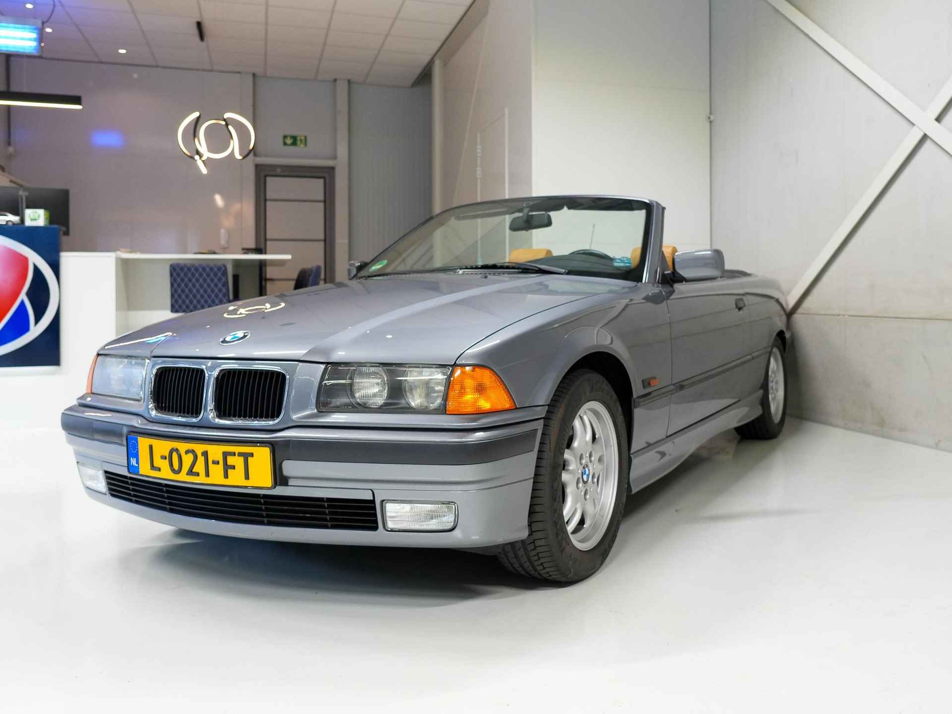 BMW 3-serie Cabrio 320i uniek!! - 4/35