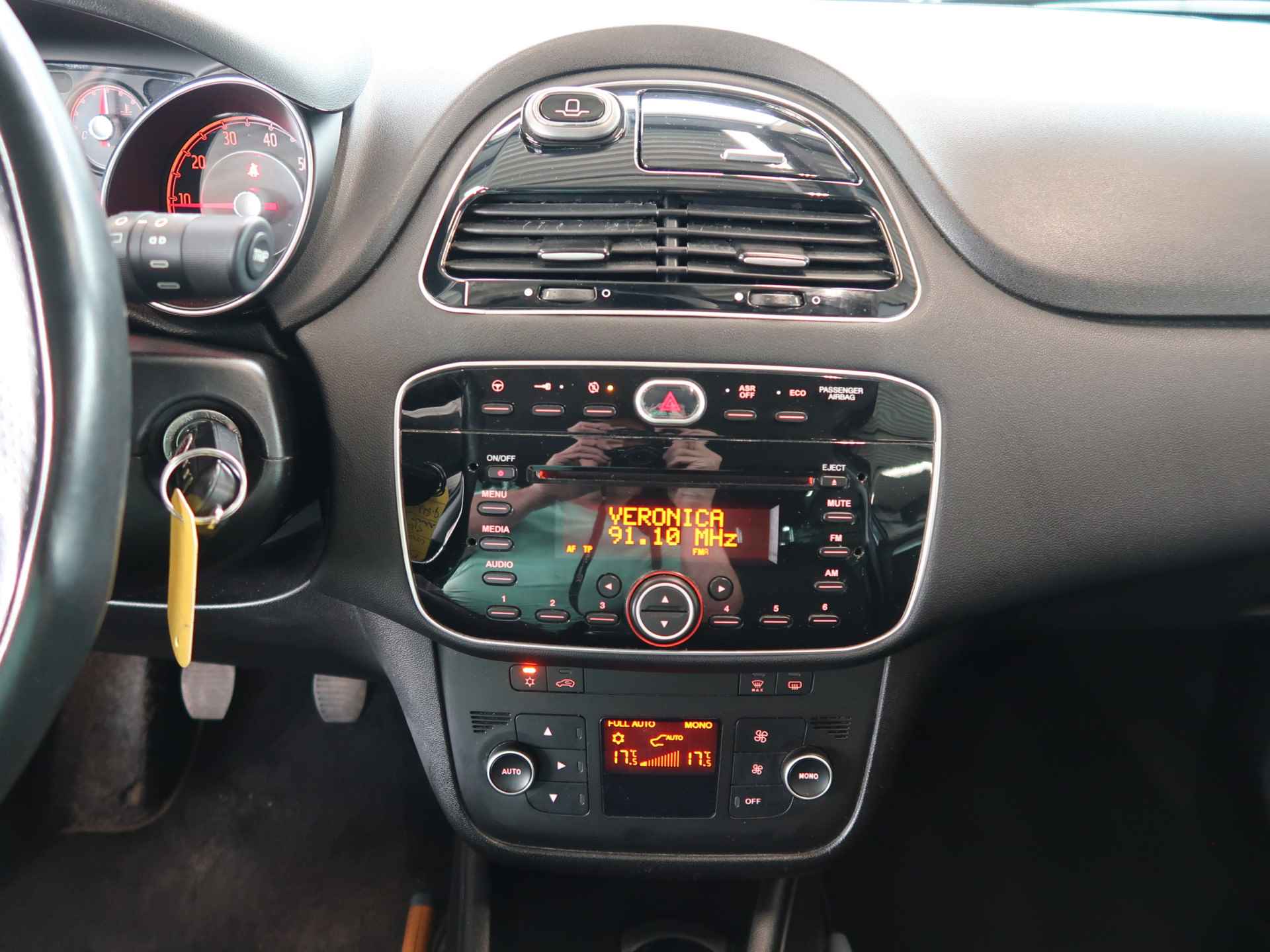 Fiat Punto Evo 0.9 Turbo 100pk Lounge 5-drs. CLIMA/CRUISE/MEDIA/PDC/16INCH/47.000KM!! - 29/77