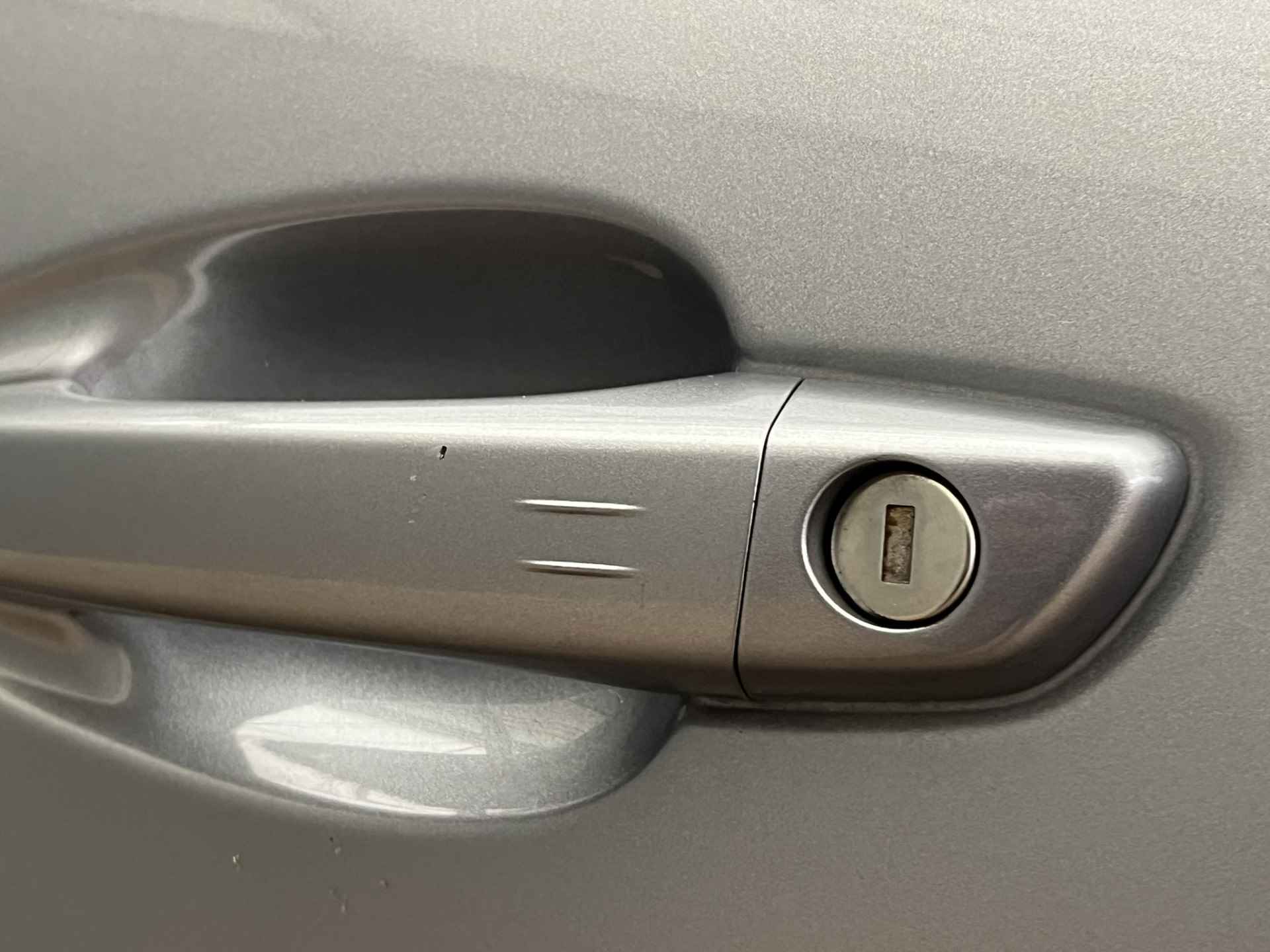 Peugeot 3008 Allure Pack Business HYbrid 225PK | Camera | Navigatie | Stoelverwarming | Elek. Achterklep | Parkeersensoren | Apple/Android Carplay | Chroom | 17" Lichtmetaal | Getint Glas | LED | Cruise | Clima - 15/49