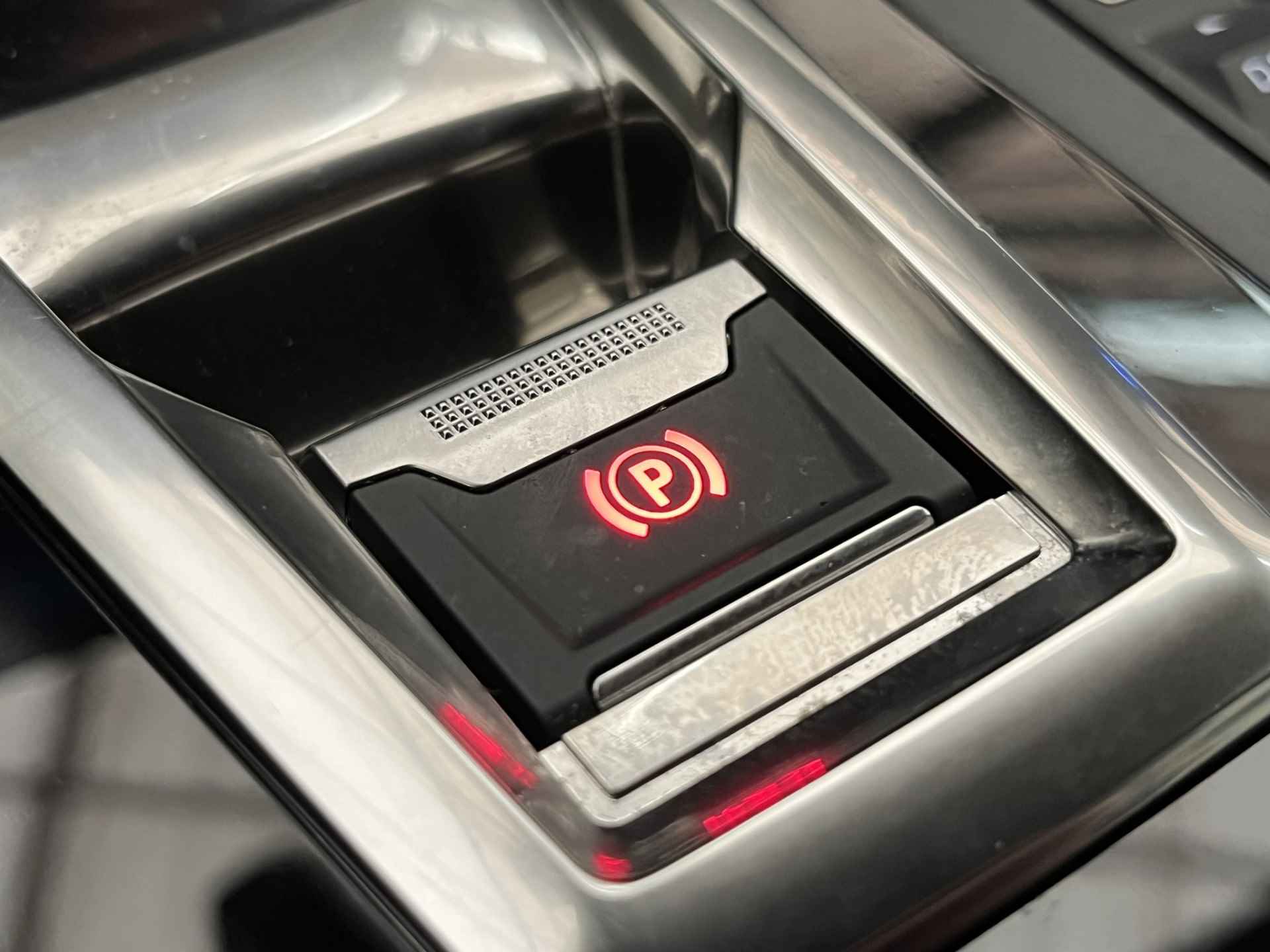 Peugeot 3008 Allure Pack Business HYbrid 225PK | Camera | Navigatie | Stoelverwarming | Elek. Achterklep | Parkeersensoren | Apple/Android Carplay | Chroom | 17" Lichtmetaal | Getint Glas | LED | Cruise | Clima - 16/49