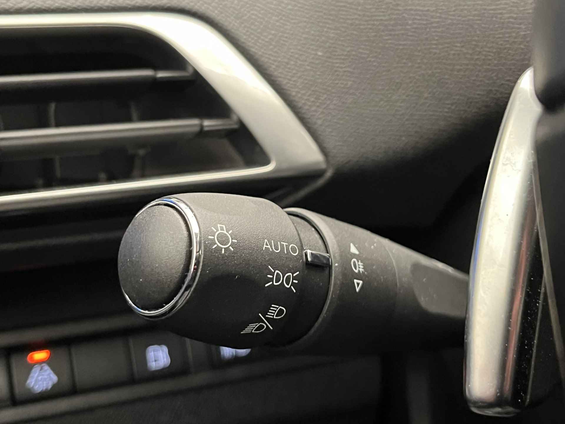 Peugeot 3008 Allure Pack Business HYbrid 225PK | Camera | Navigatie | Stoelverwarming | Elek. Achterklep | Parkeersensoren | Apple/Android Carplay | Chroom | 17" Lichtmetaal | Getint Glas | LED | Cruise | Clima - 21/49