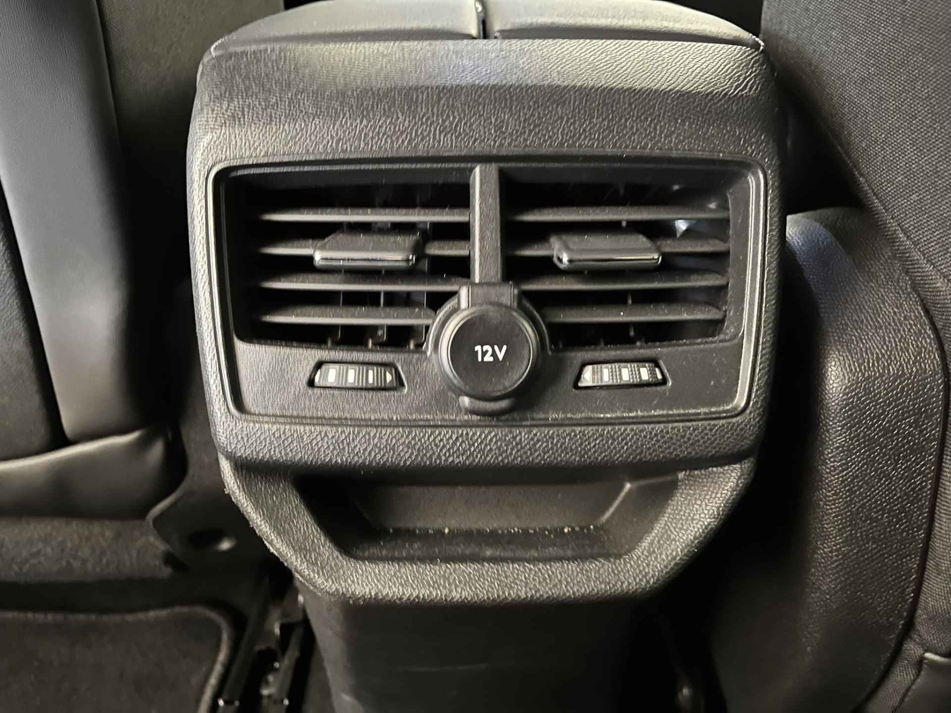 Peugeot 3008 Allure Pack Business HYbrid 225PK | Camera | Navigatie | Stoelverwarming | Elek. Achterklep | Parkeersensoren | Apple/Android Carplay | Chroom | 17" Lichtmetaal | Getint Glas | LED | Cruise | Clima - 42/49
