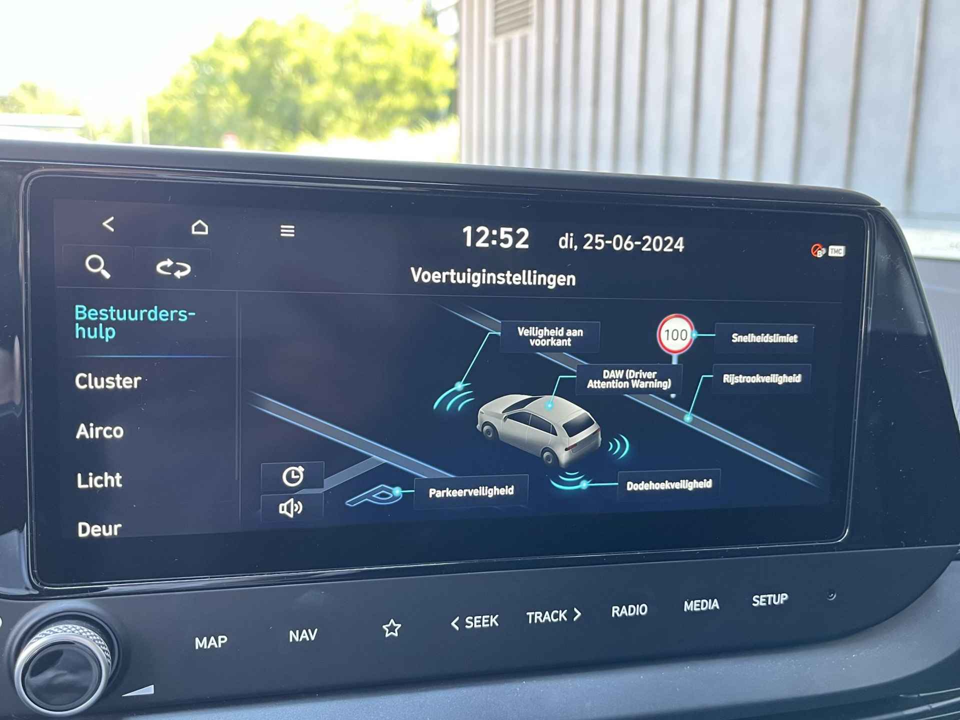 Hyundai Bayon 1.0 T-GDI 100 PK Premium | Navigatie & Apple/Android multimedia | Climate control | Keyless entry | Stoel & stuur verwarming | - 36/43