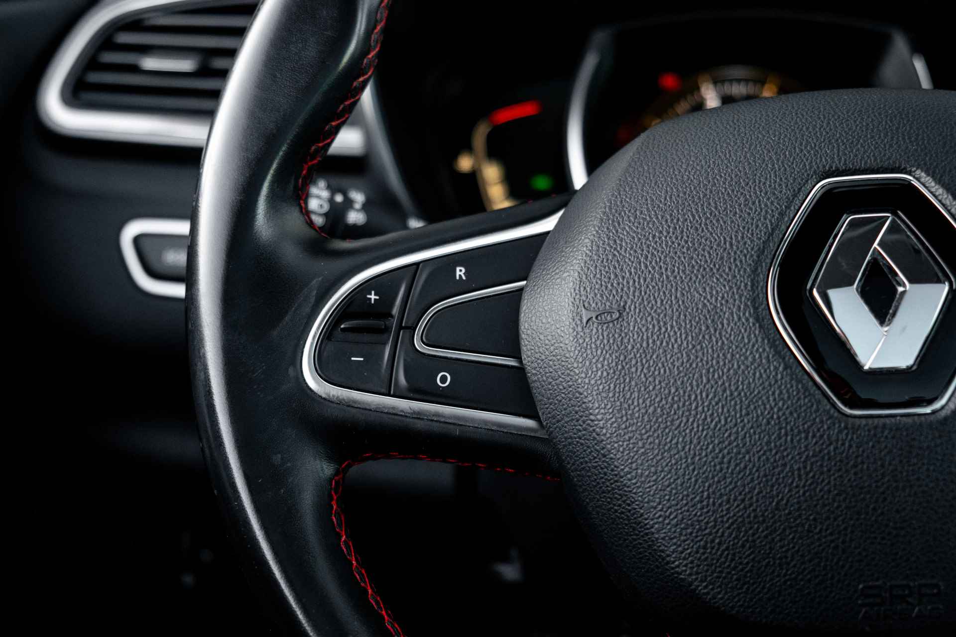Renault Kadjar 1.3 TCe 160 PK Black Edition | BOSE | TREKHAAK | WINTERPAKKET | incl. Bovag rijklaarpakket met 12 maanden garantie - 12/60