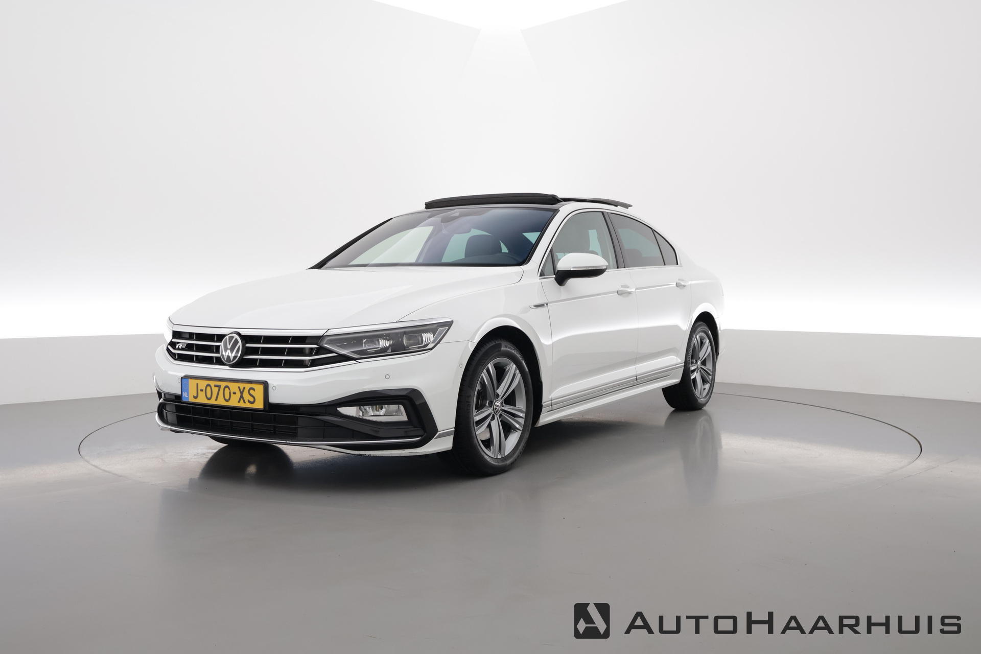 Volkswagen Passat 1.5 TSI R-Line DSG | Pano | Camera | Navi | Travel Assist | Trekhaak