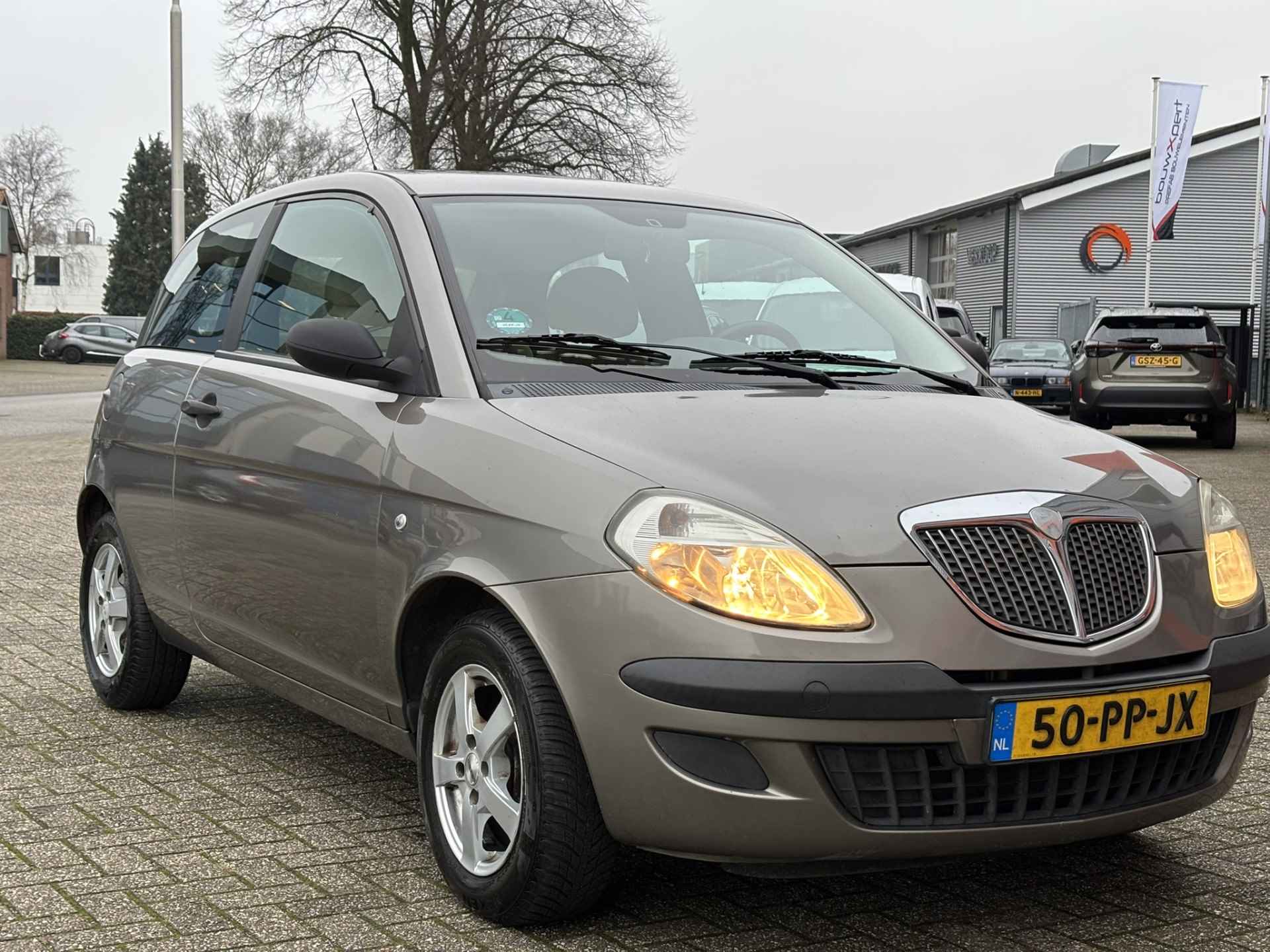 Lancia Ypsilon 1.2 Argento / NL Auto / Goed Onderhouden / Met Nieuwe APK / - 16/24