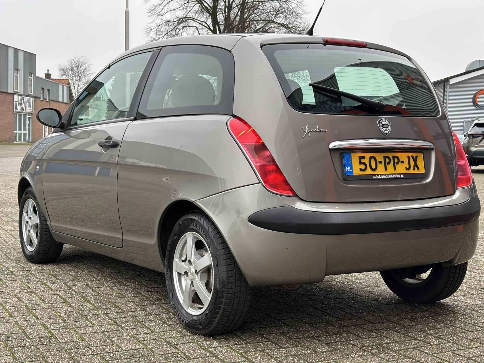 Lancia Ypsilon 1.2 Argento / NL Auto / Goed Onderhouden / Met Nieuwe APK / - 17/24