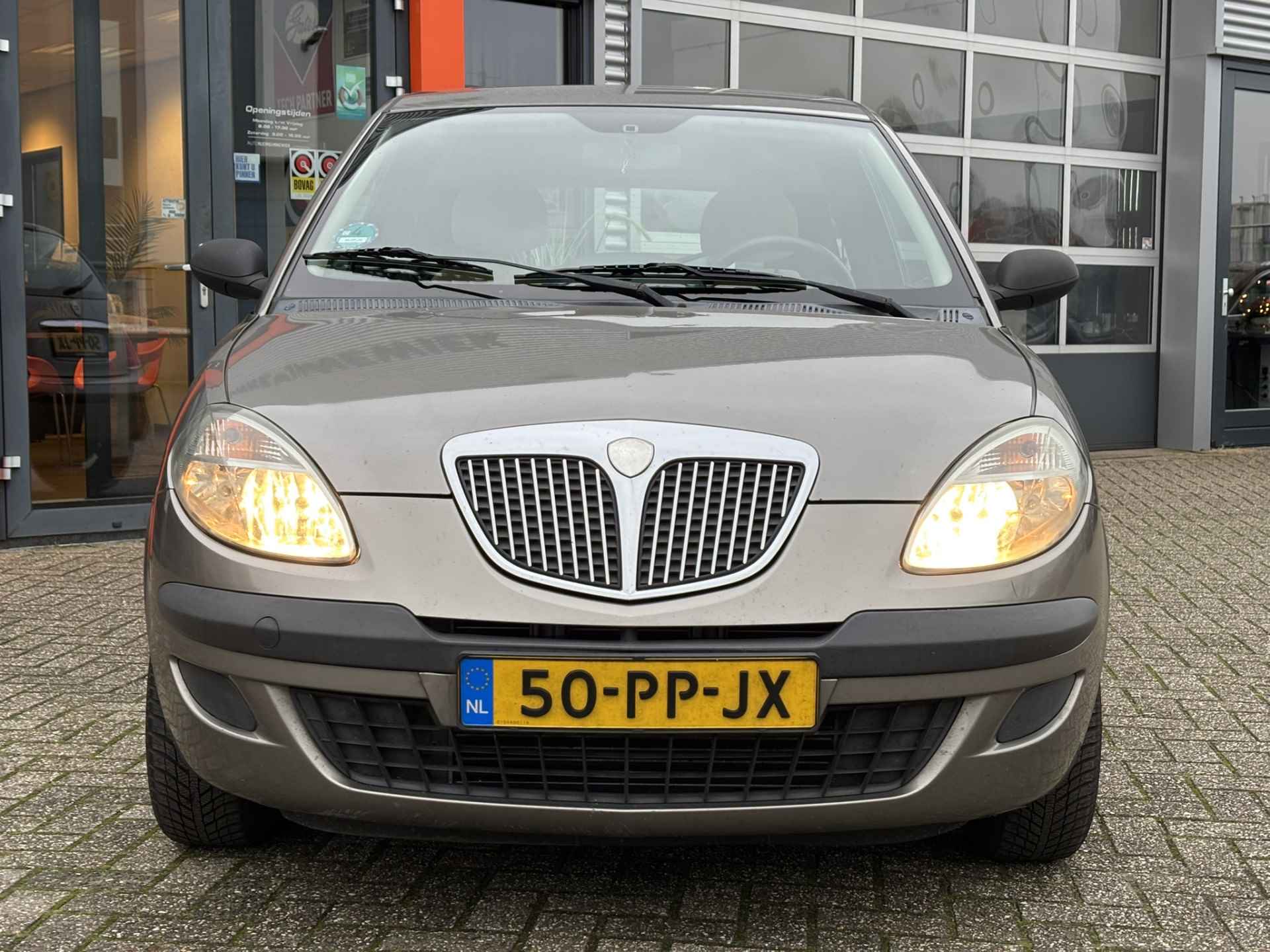 Lancia Ypsilon 1.2 Argento / NL Auto / Goed Onderhouden / Met Nieuwe APK / - 23/24