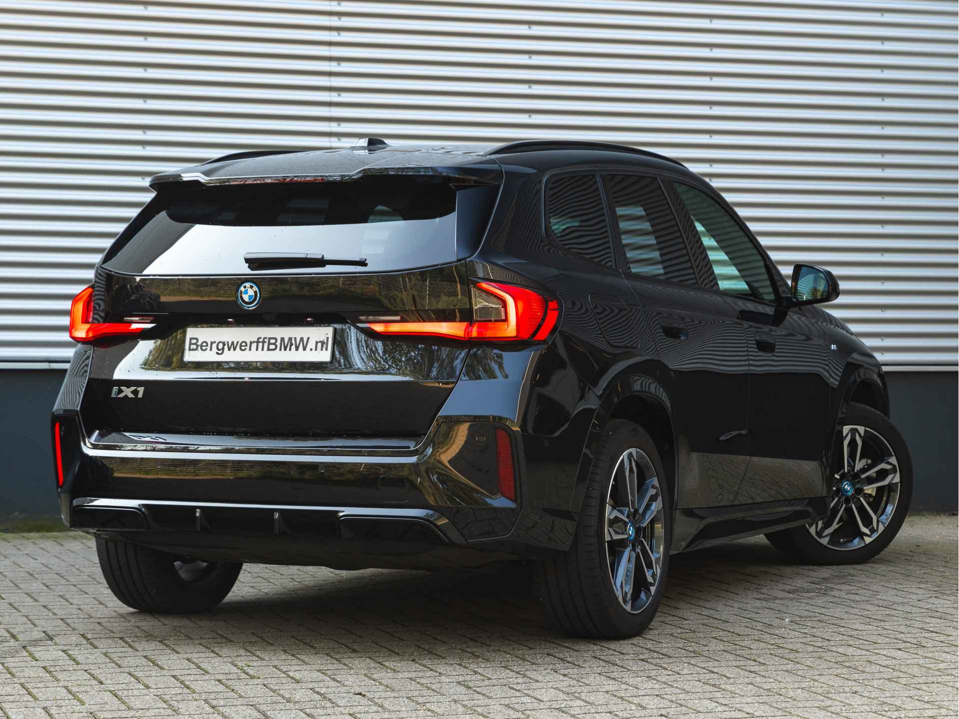 BMW iX1 xDrive30 M-Sport - Shadowline - Adaptive LED - Camera - 2/40