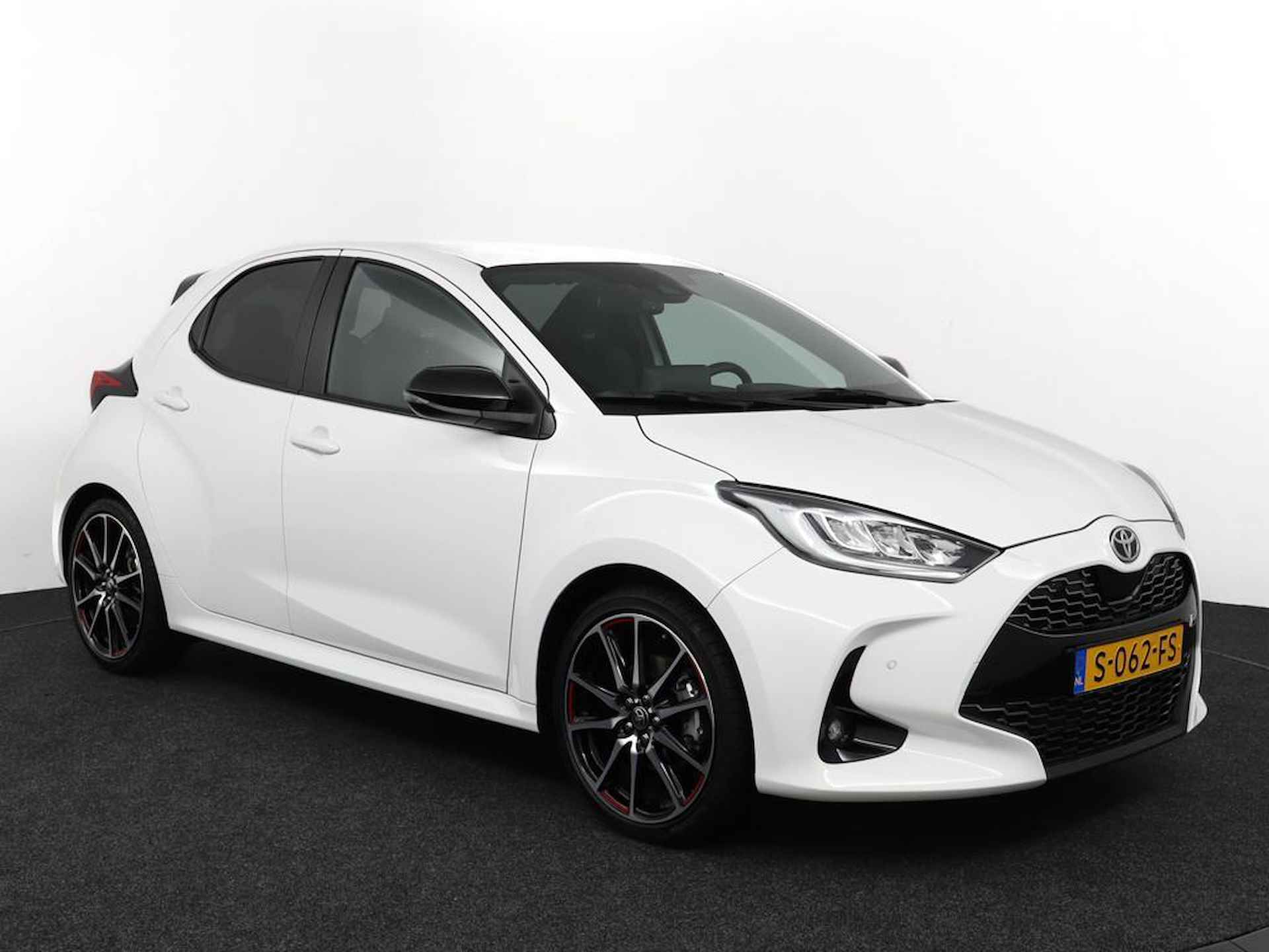 Toyota Yaris 1.5 Hybrid GR Sport | Apple Carplay/Android Auto | Parkeersensoren | Stoelverwarming | kunstlederen/alcantara bekleding | - 14/48