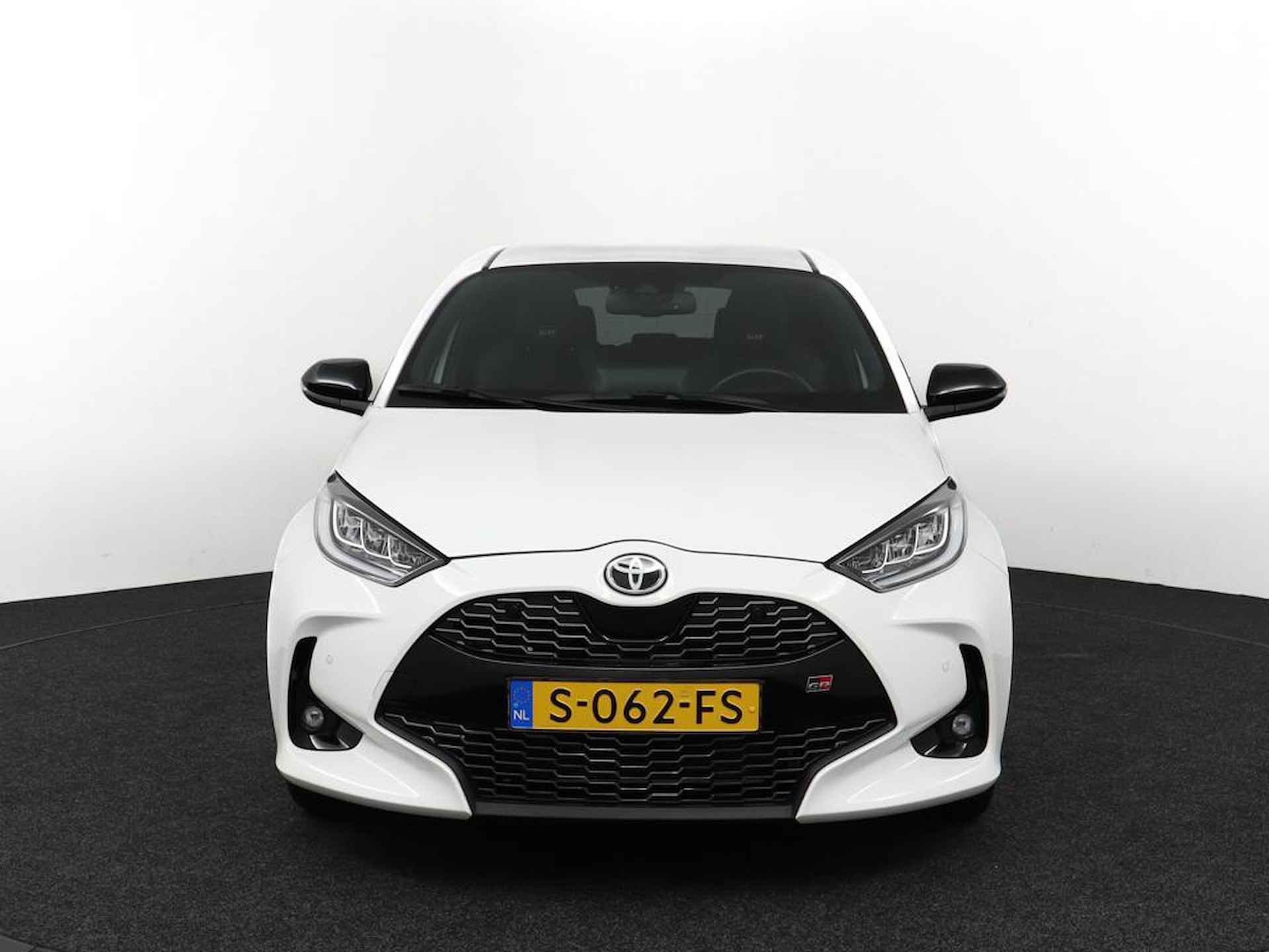 Toyota Yaris 1.5 Hybrid GR Sport | Apple Carplay/Android Auto | Parkeersensoren | Stoelverwarming | kunstlederen/alcantara bekleding | - 16/48