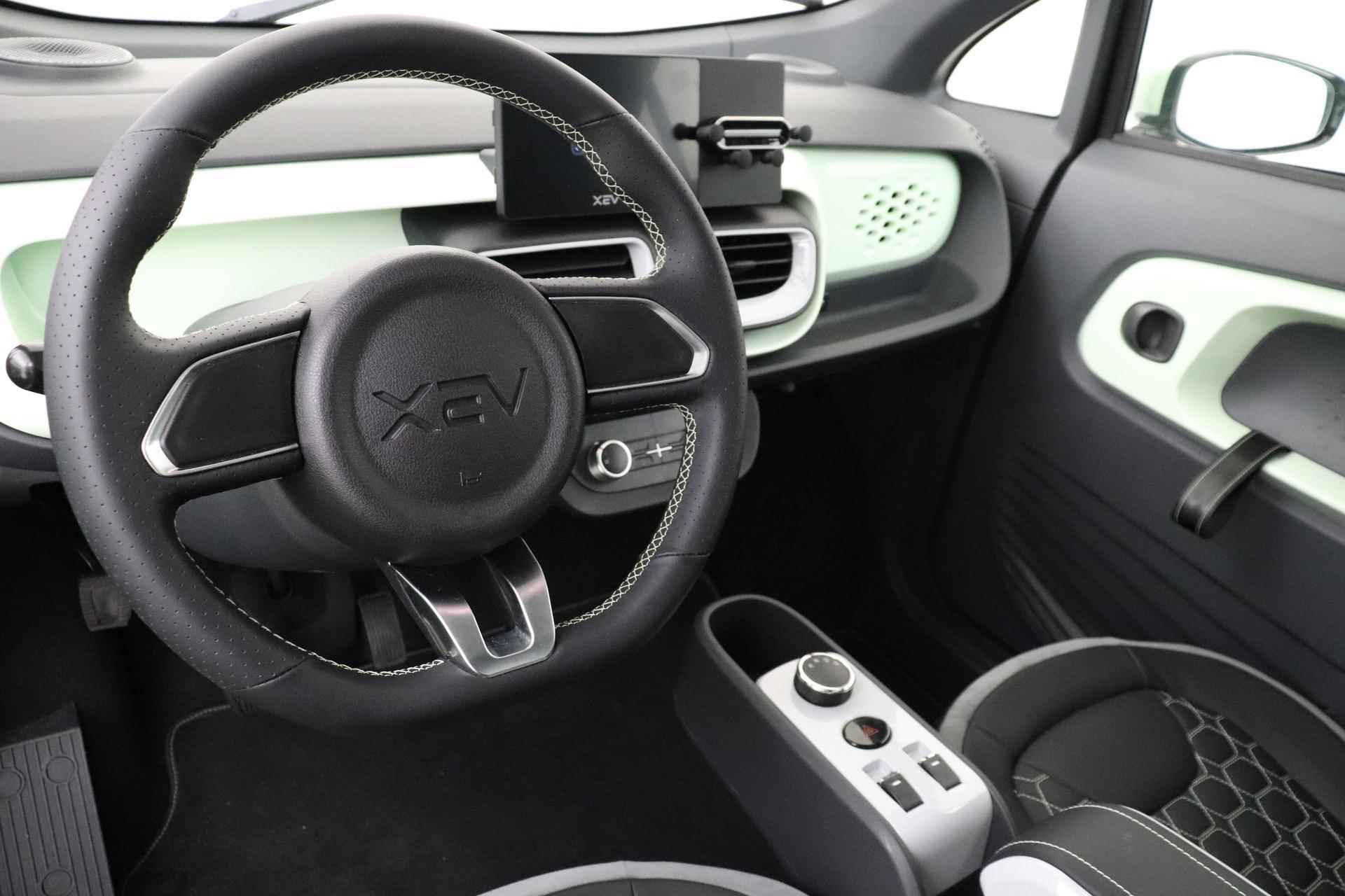 XEV YOYO EASY -PANO.DAK|KEYLESS|ABS *LEATHER UPHOLSTERY UPON REQUEST*EXPORT ONLY - 16/50