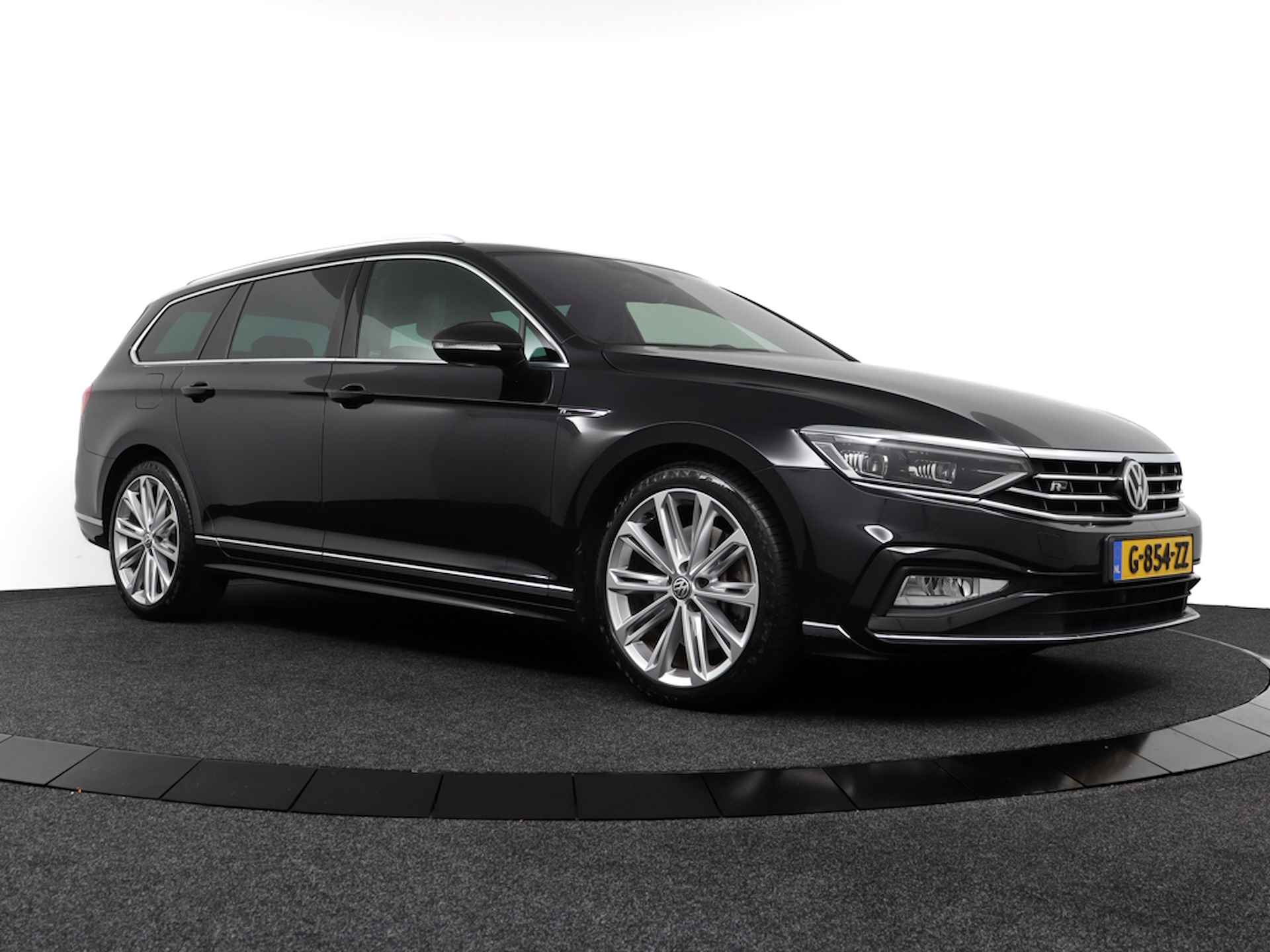 Volkswagen Passat Variant 2.0 TSI R-LINE 4Motion 272 PK FACELIFT Elegance Business, Orig.NL - 12 MND BOVAG GARANTIE | Head Up | IQ Light | Leer | LED+ | Virtual Cockpit | Dynaudio® Premium -RIJKLAAR ZONDER MEERPRIJS - 4/49