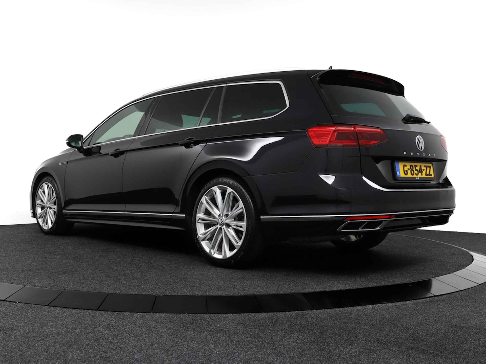 Volkswagen Passat Variant 2.0 TSI R-LINE 4Motion 272 PK FACELIFT Elegance Business, Orig.NL - 12 MND BOVAG GARANTIE | Head Up | IQ Light | Leer | LED+ | Virtual Cockpit | Dynaudio® Premium -RIJKLAAR ZONDER MEERPRIJS - 5/49