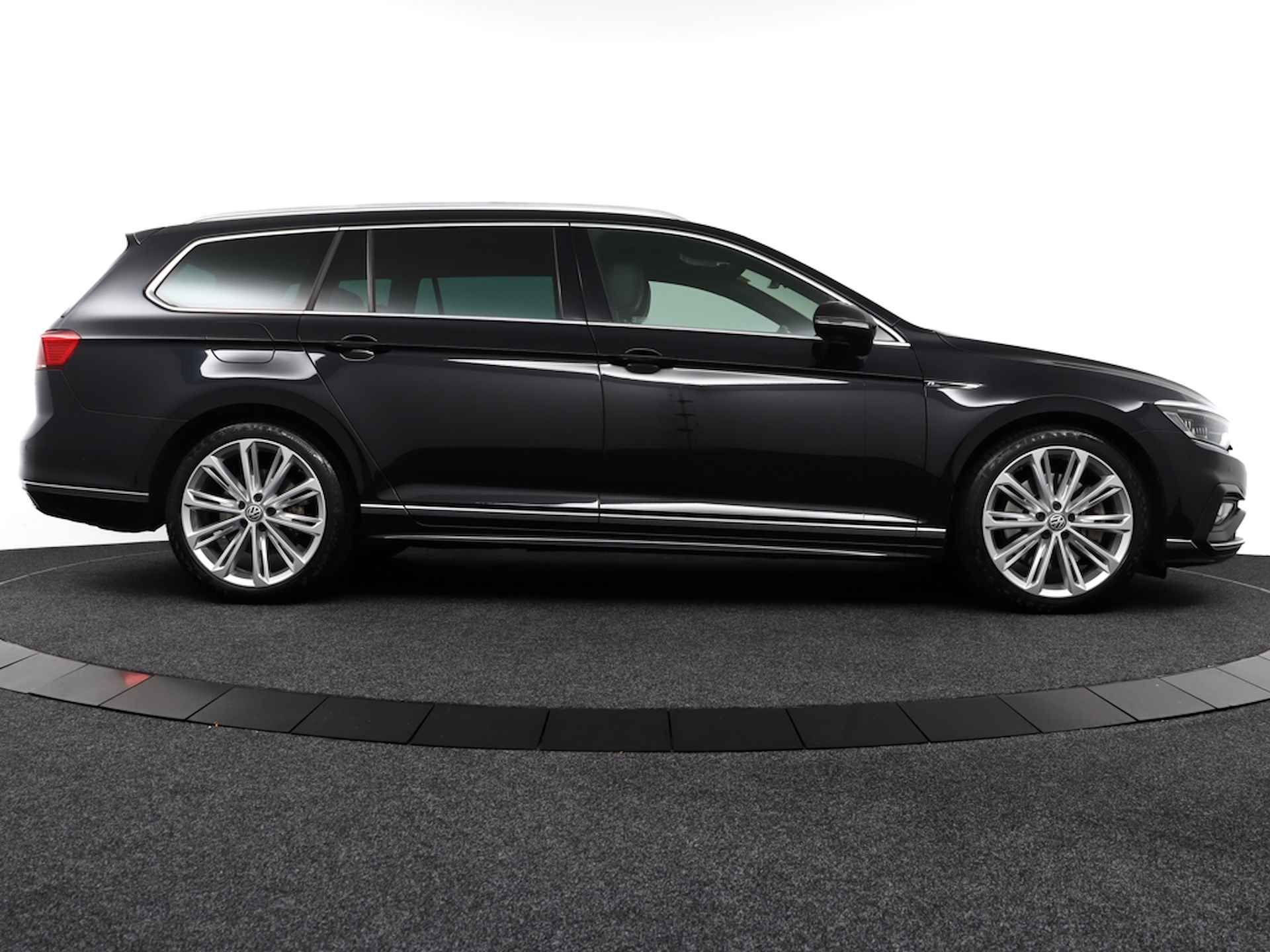 Volkswagen Passat Variant 2.0 TSI R-LINE 4Motion 272 PK FACELIFT Elegance Business, Orig.NL - 12 MND BOVAG GARANTIE | Head Up | IQ Light | Leer | LED+ | Virtual Cockpit | Dynaudio® Premium -RIJKLAAR ZONDER MEERPRIJS - 26/49