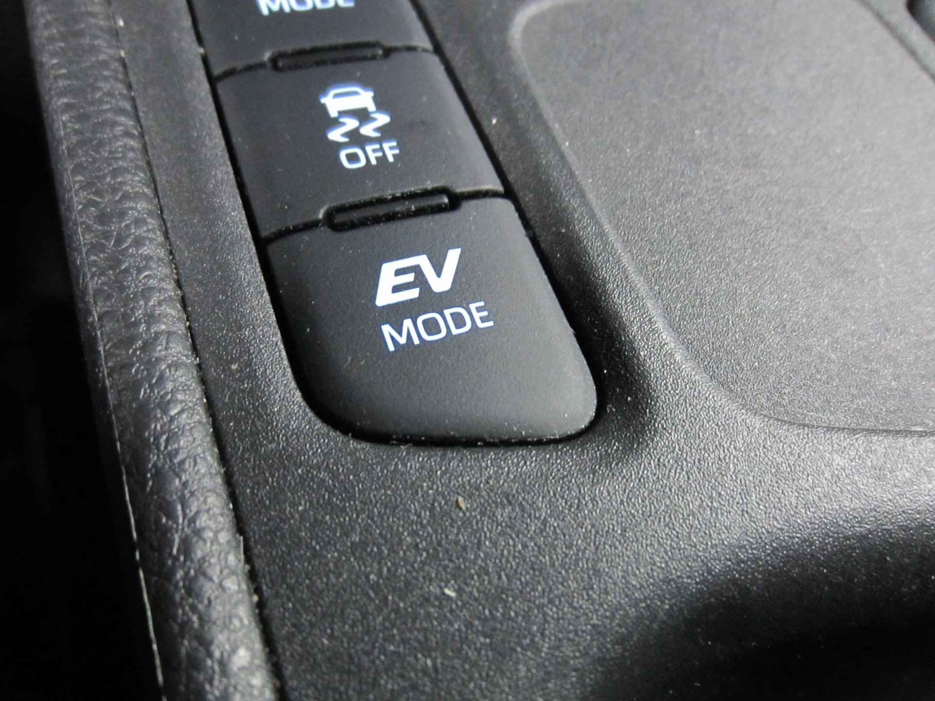 Toyota Yaris 1.5 Hybrid Active Navi Camera Cruise Control - 19/26