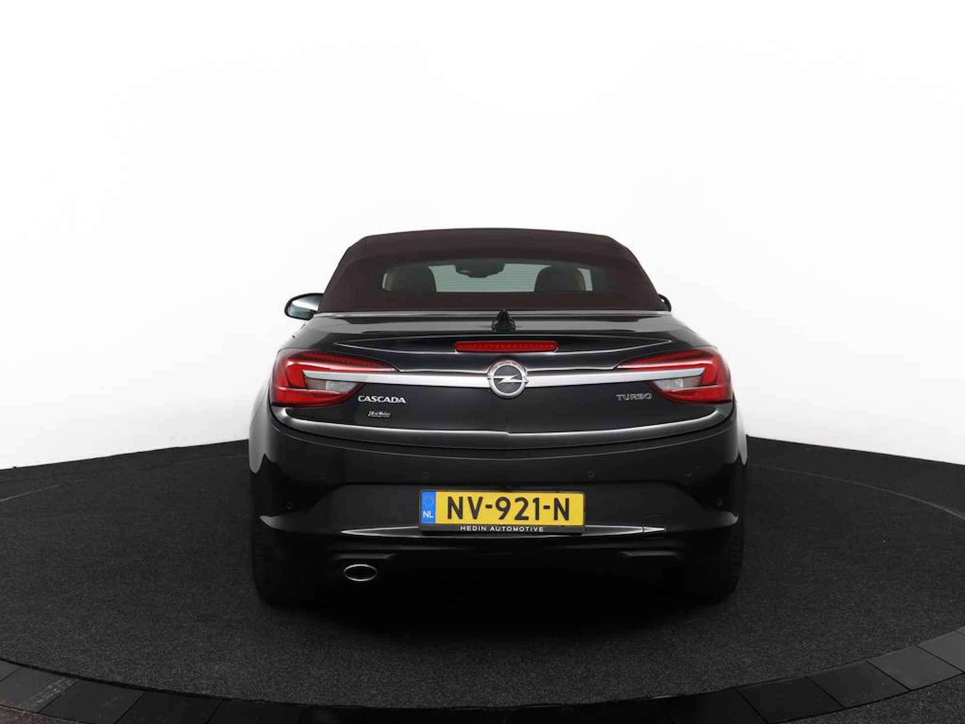 Opel Cascada 1.6 Turbo Innovation Lederen Interieur | Airconditioning (ECC) | Cruise controle | Elec. bed. kap | Alarm | stoel en stuur verwarming | Navigatie | PDC voor+achter  | 20 inch velgen. - 45/45