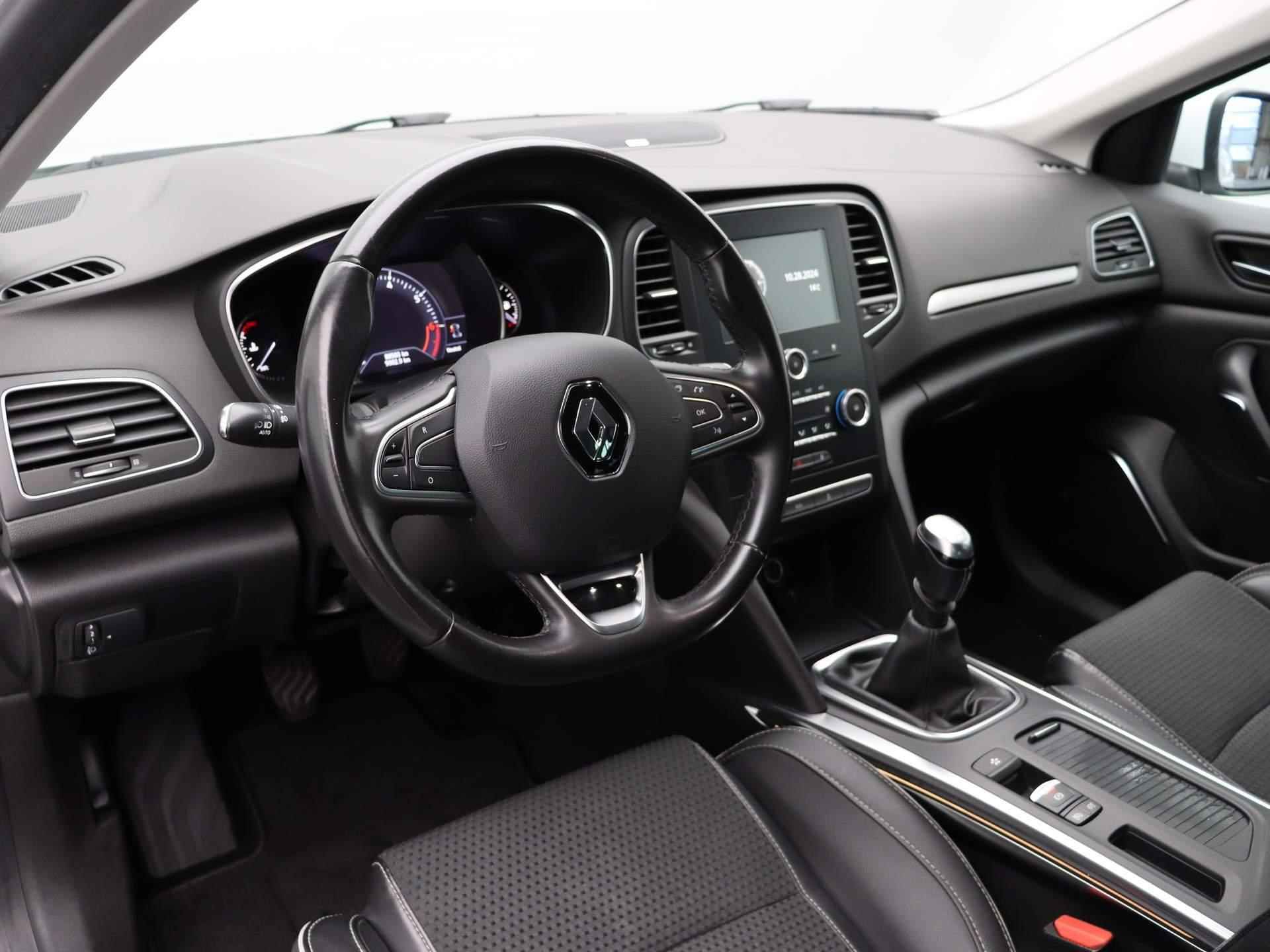 Renault Mégane Estate TCe 140pk Bose | Climate control | Cruise control | Parkeersensoren voor + achter | Apple Carplay/Android auto | - 16/48