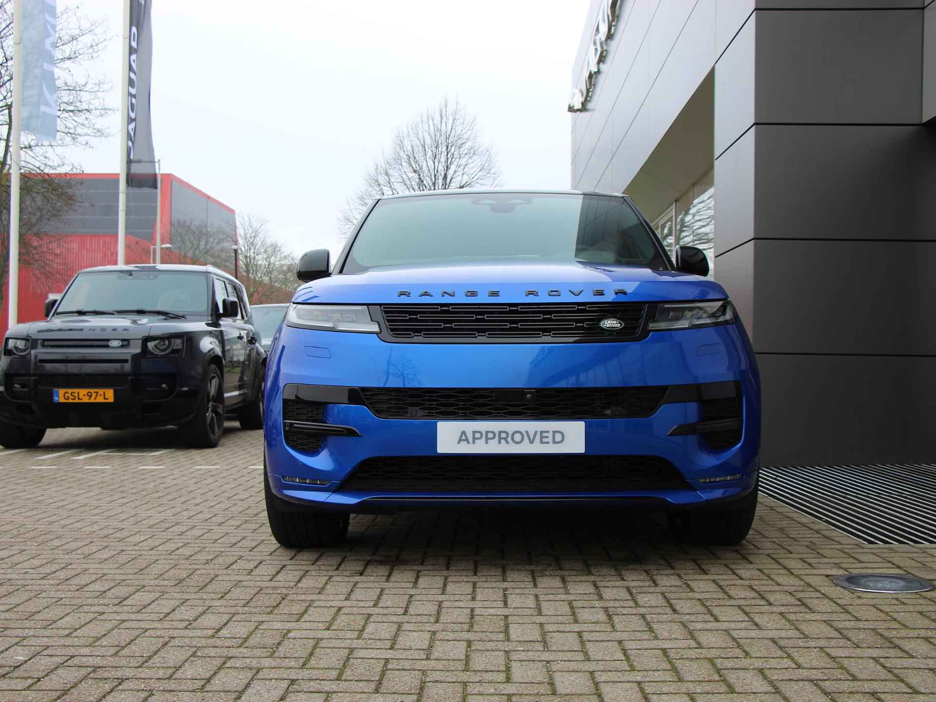 Land Rover Range Rover Sport P460e Dynamic HSE PHEV | SV lak Velocity Blue | 23 Inch | Premium Upgrade Interior Pack | Rear Seat Entertainment - 3/37