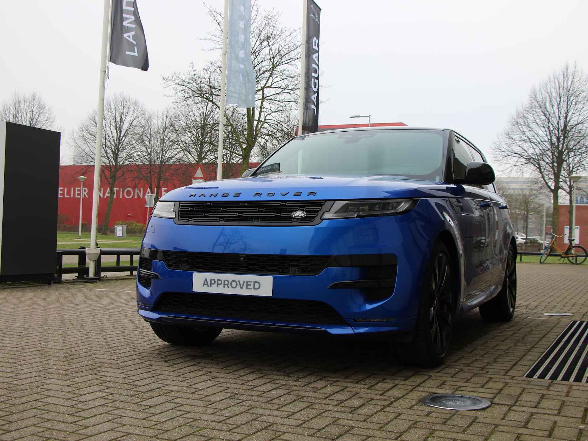 Land Rover Range Rover Sport P460e Dynamic HSE PHEV | SV lak Velocity Blue | 23 Inch | Premium Upgrade Interior Pack | Rear Seat Entertainment - 4/37