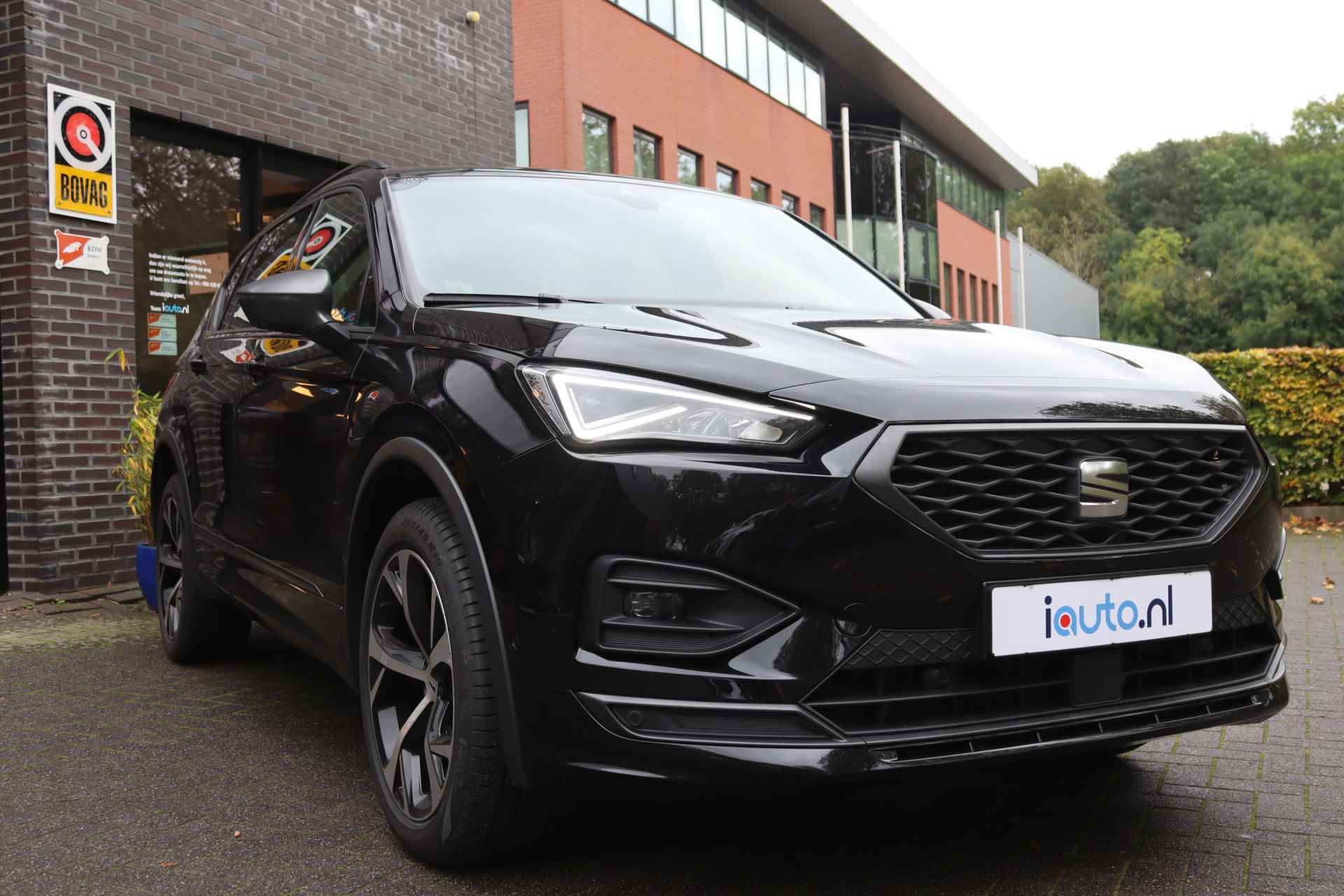 SEAT Tarraco 1.4 TSI 180kW e-Hybrid FR LED/Camera/Keyless/Winterpakket/Dode-hoek/19" - 37/40