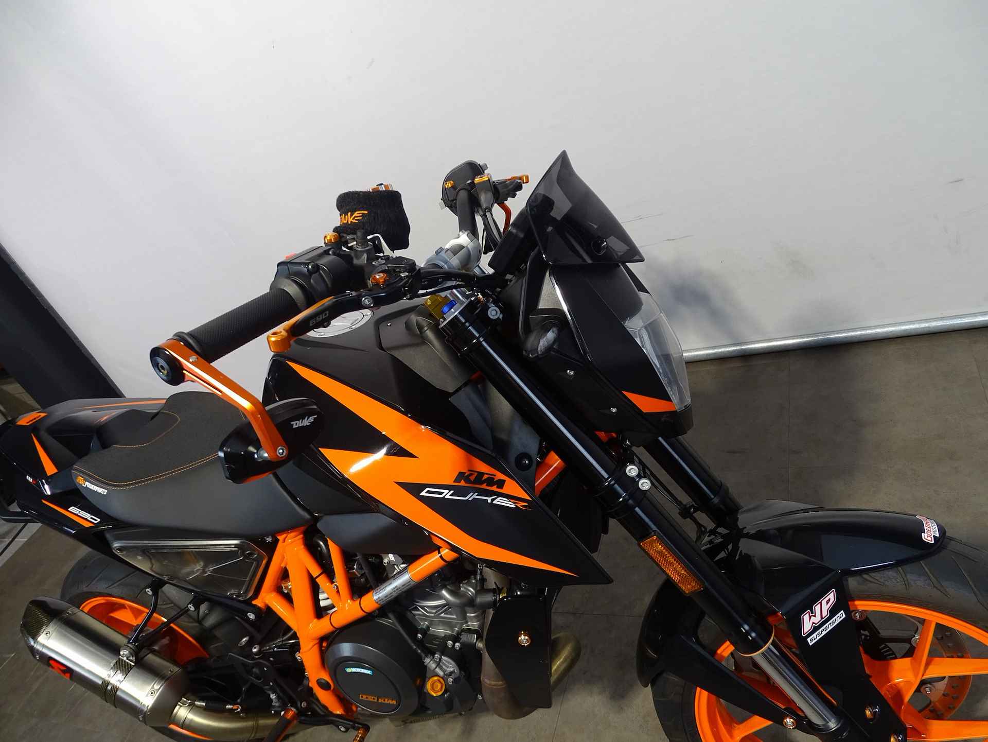 KTM 690 DUKE R ABS - 2/9