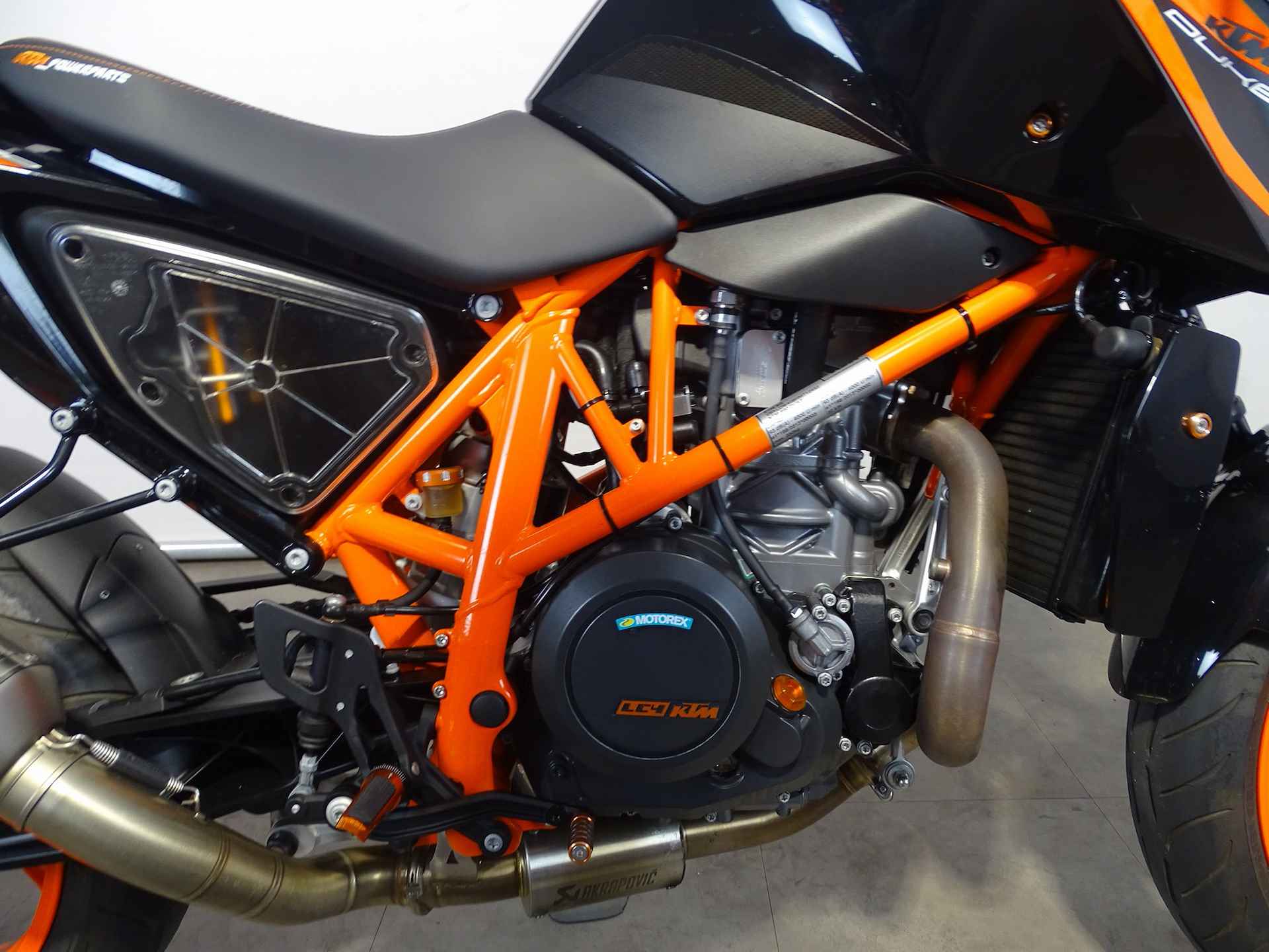 KTM 690 DUKE R ABS - 4/9