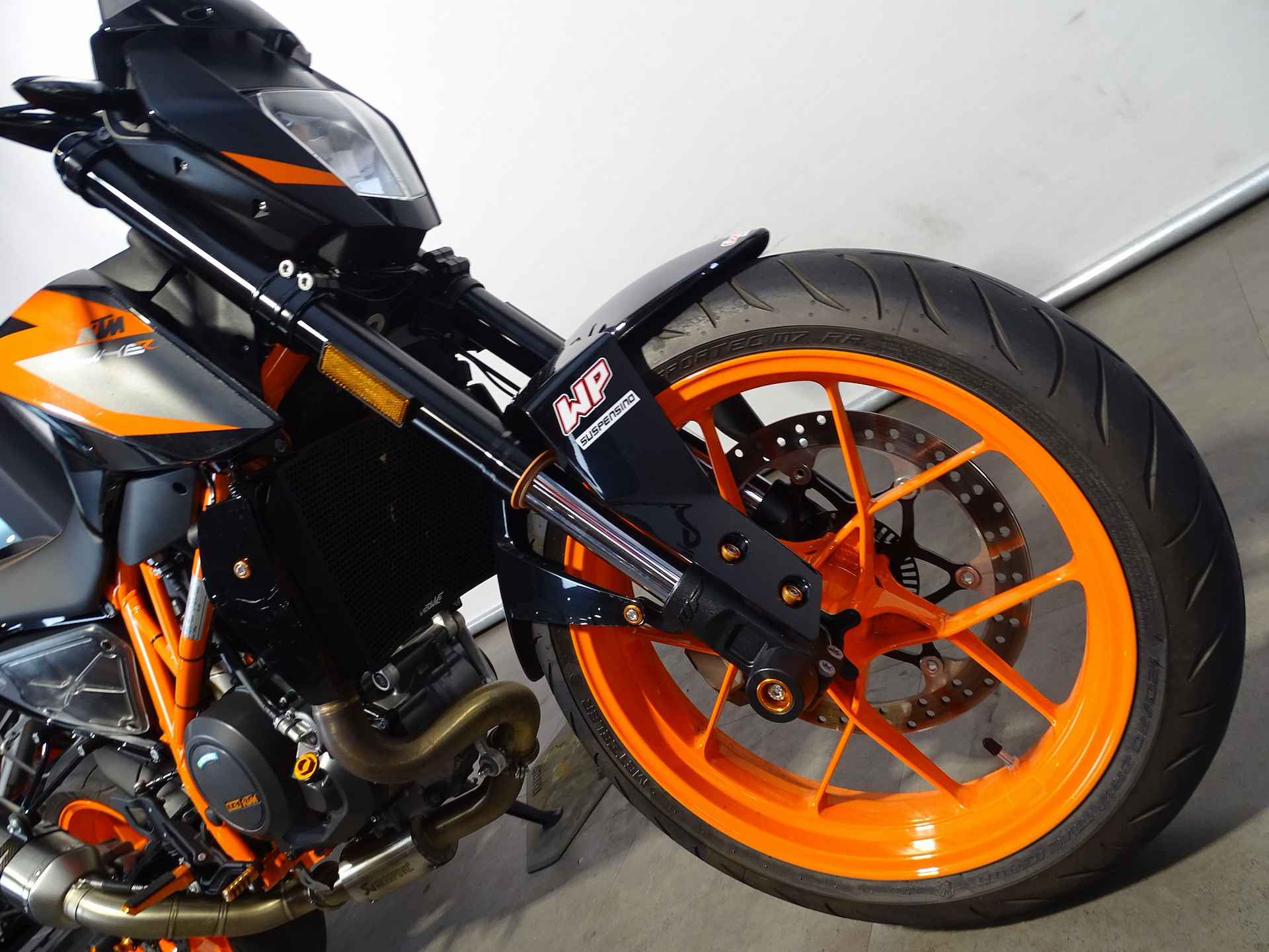 KTM 690 DUKE R ABS - 5/9