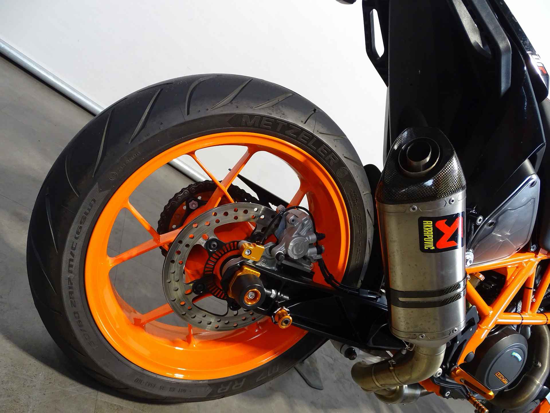 KTM 690 DUKE R ABS - 6/9