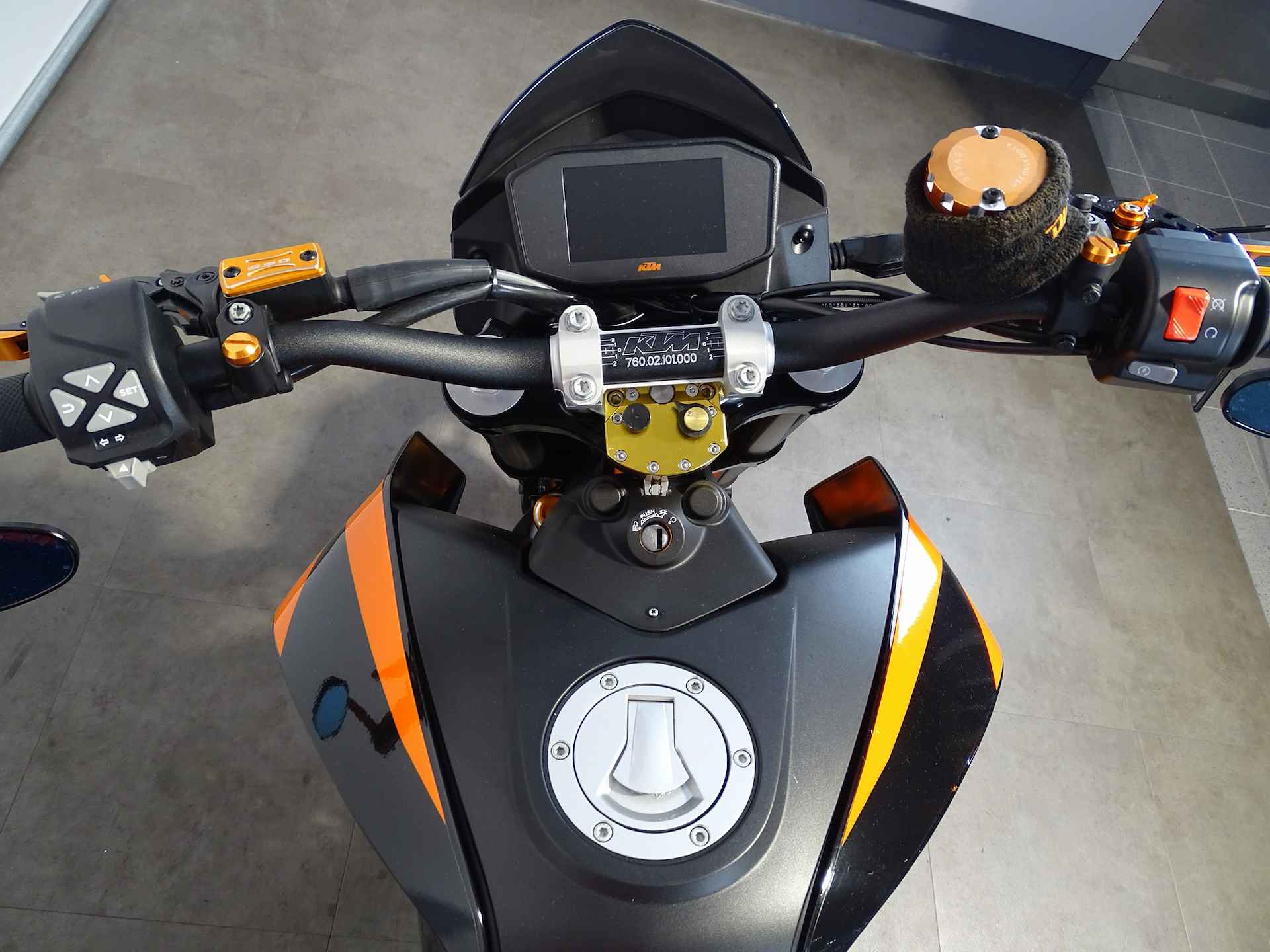 KTM 690 DUKE R ABS - 7/9