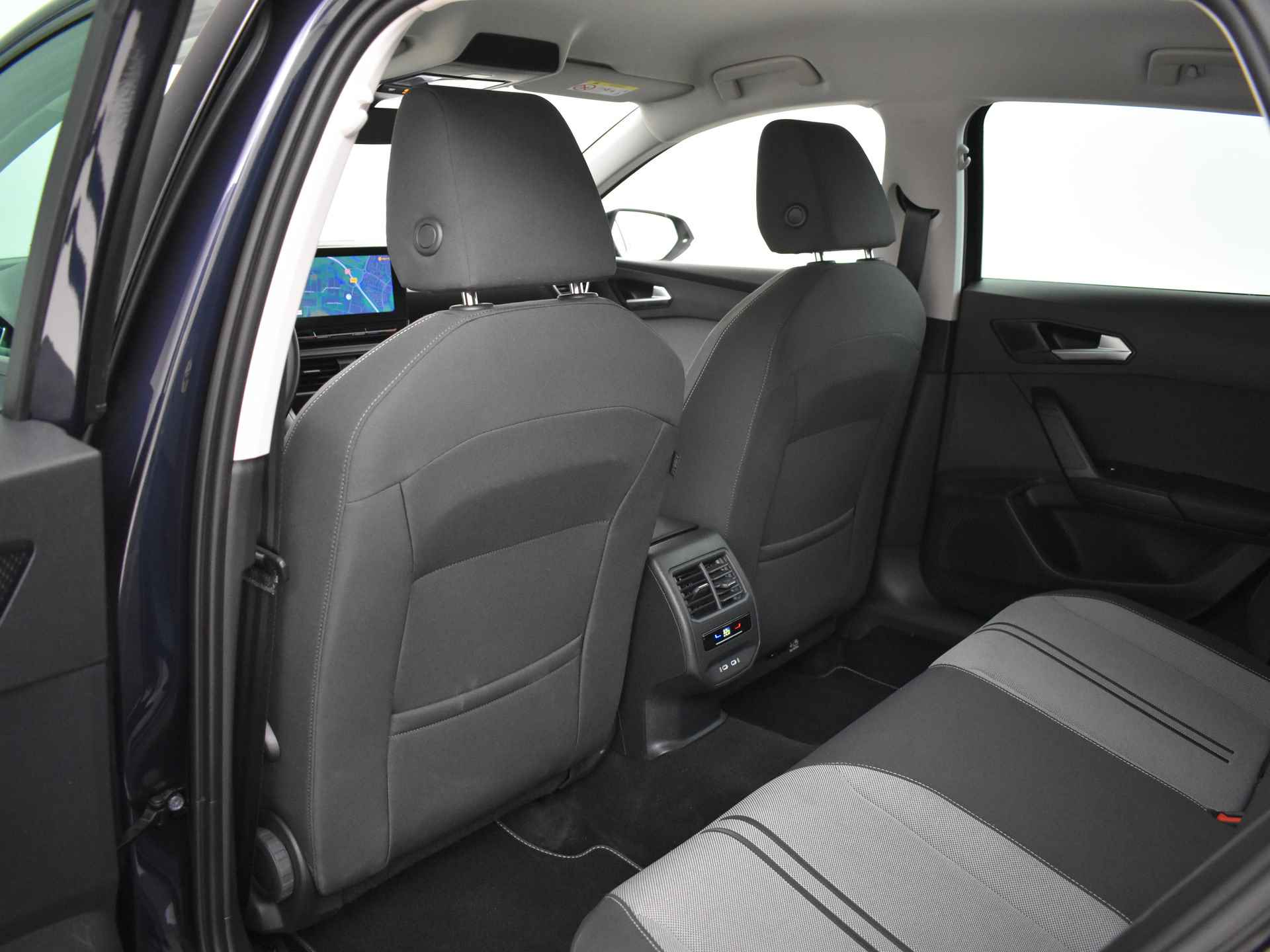 SEAT Leon 1.0 eTSI 110PK DSG-7 Style Business Intense | GARANTIE T/M 2026 | CAMERA | ADAPT. CRUISE | NAVIGATIE | APP CONNECT | LED - 35/43