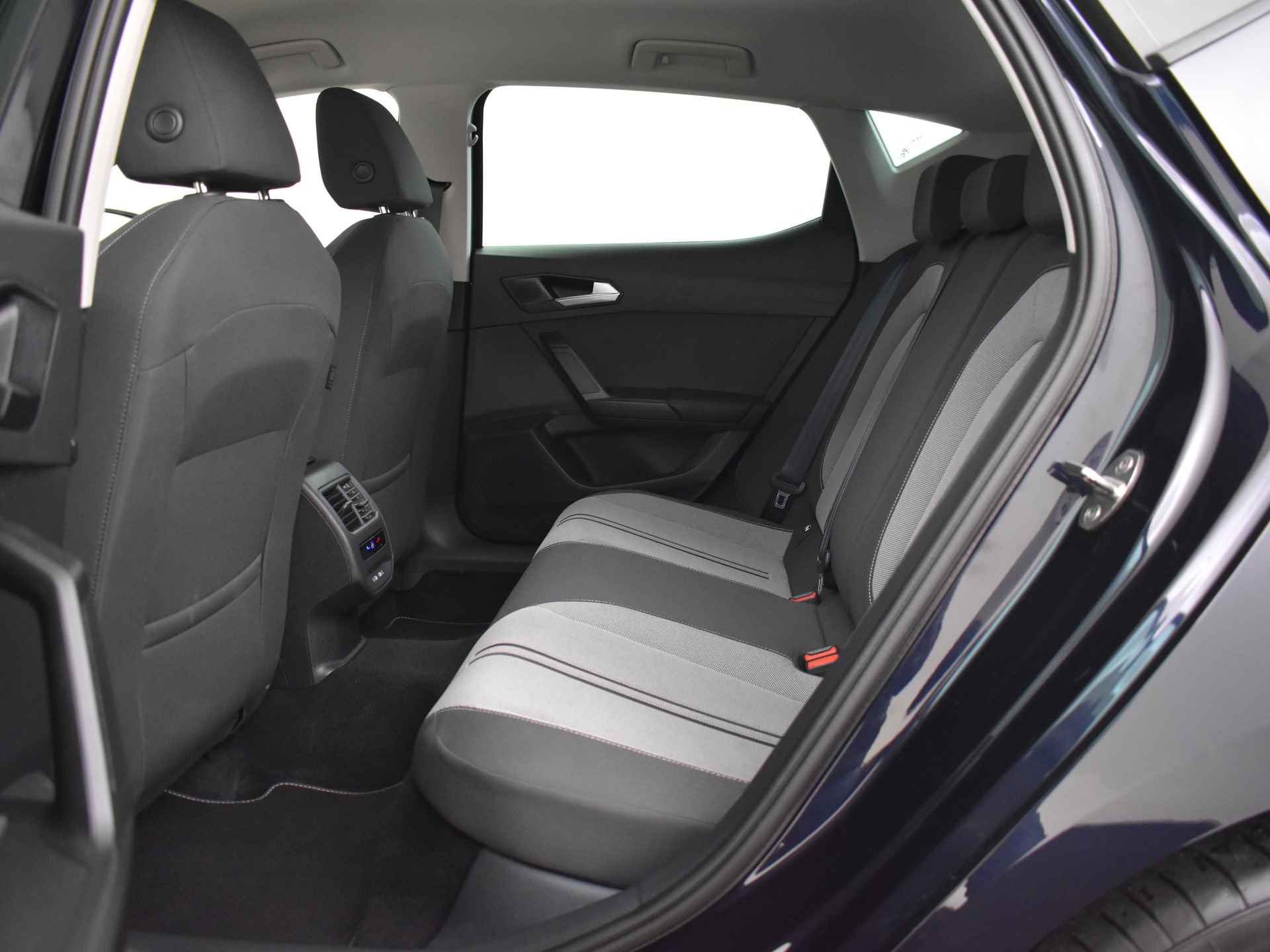 SEAT Leon 1.0 eTSI 110PK DSG-7 Style Business Intense | GARANTIE T/M 2026 | CAMERA | ADAPT. CRUISE | NAVIGATIE | APP CONNECT | LED - 36/43