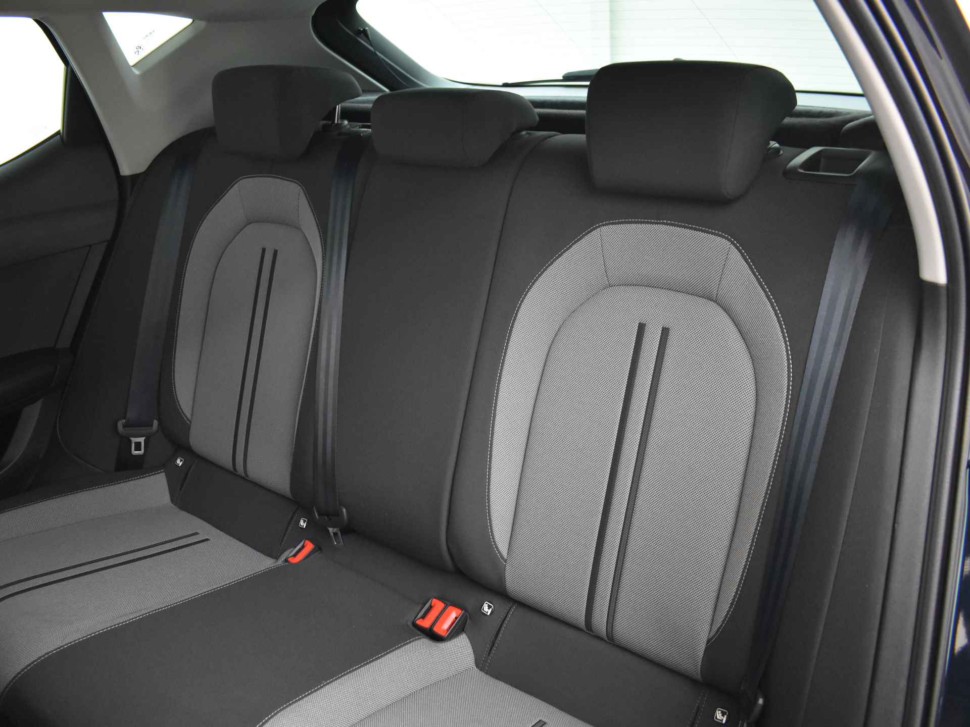 SEAT Leon 1.0 eTSI 110PK DSG-7 Style Business Intense | GARANTIE T/M 2026 | CAMERA | ADAPT. CRUISE | NAVIGATIE | APP CONNECT | LED - 37/43