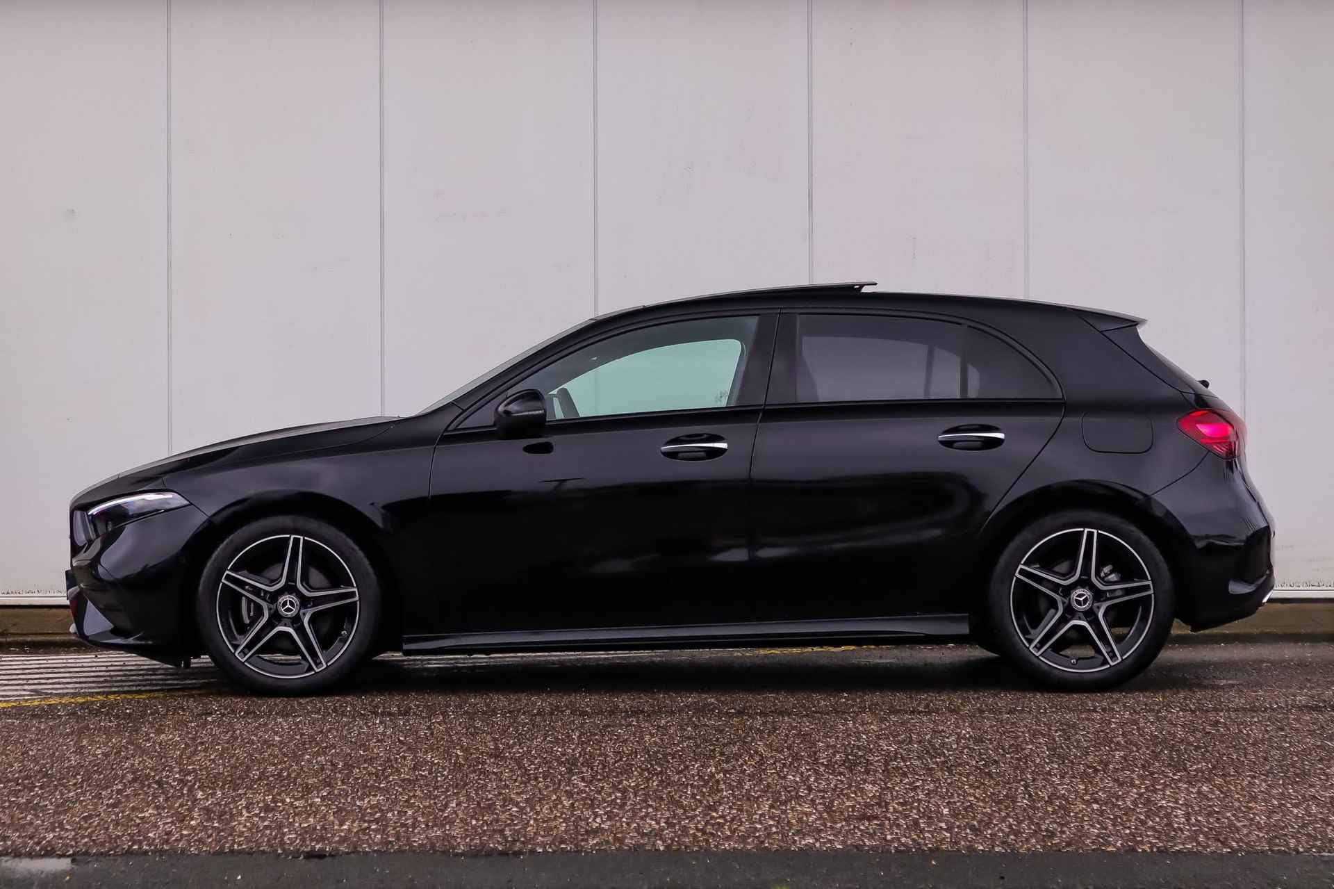 Mercedes-Benz A-Klasse A 180 Automaat Star Edition Limited AMG Line | Nightpakket | Panoramadak - 9/37