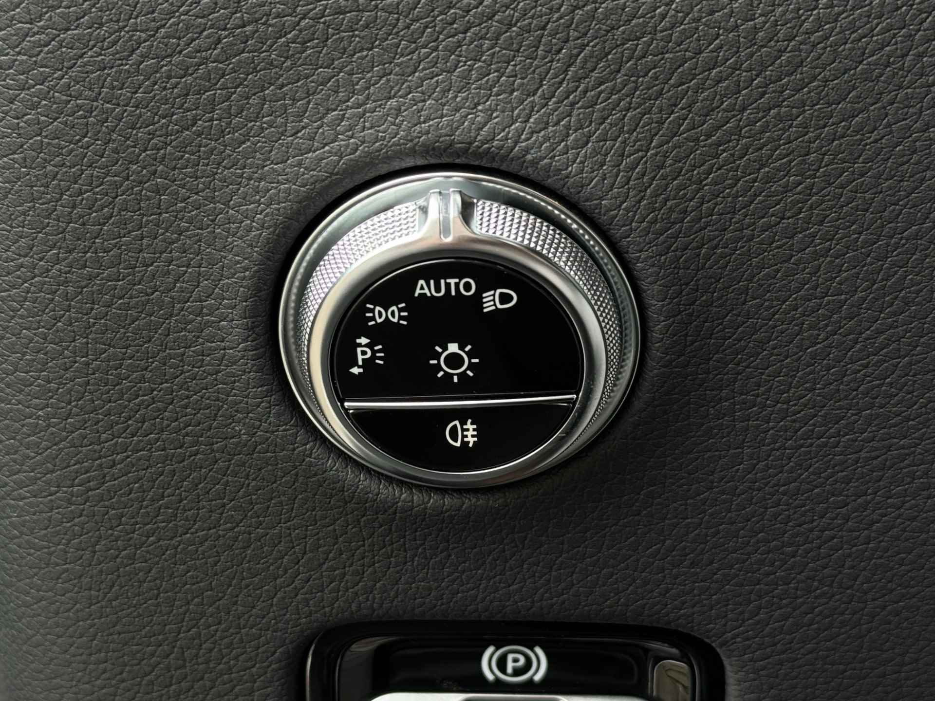 Mercedes-Benz GLC 300e 4-Matic Coupé AMG Line | Trekhaak | Panoramadak | Rij-assistentiepakket | 360° Camera - 18/19