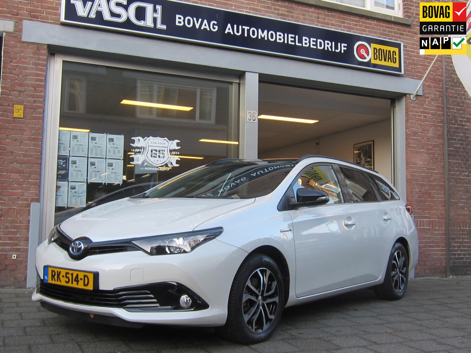 Toyota Auris Touring Sports 1.8 Hybrid Black Edition All In Prijs Bovaggarantie